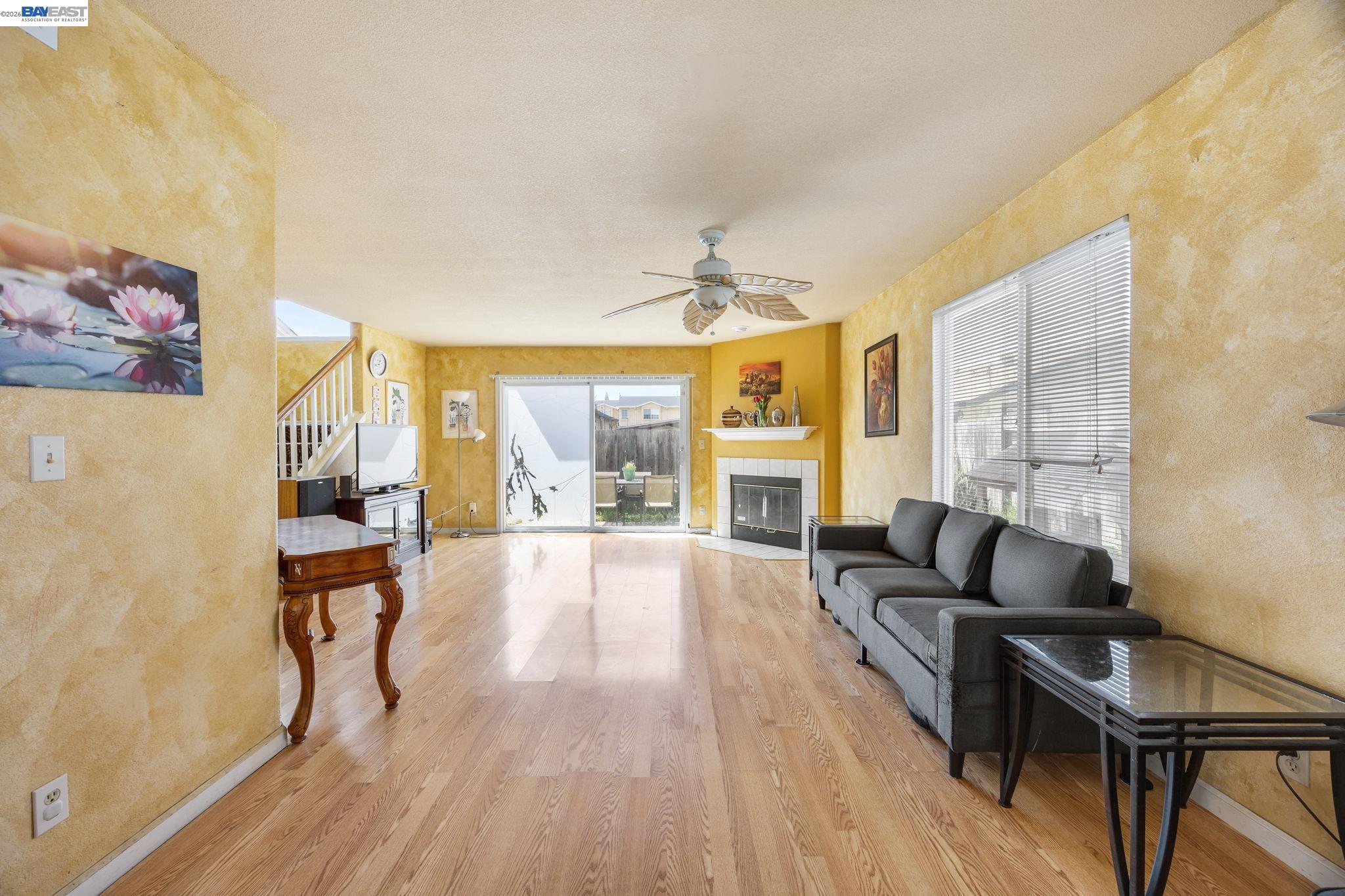 Detail Gallery Image 3 of 18 For 20667 Blossom Cmn, Hayward,  CA 94541 - 3 Beds | 2/1 Baths