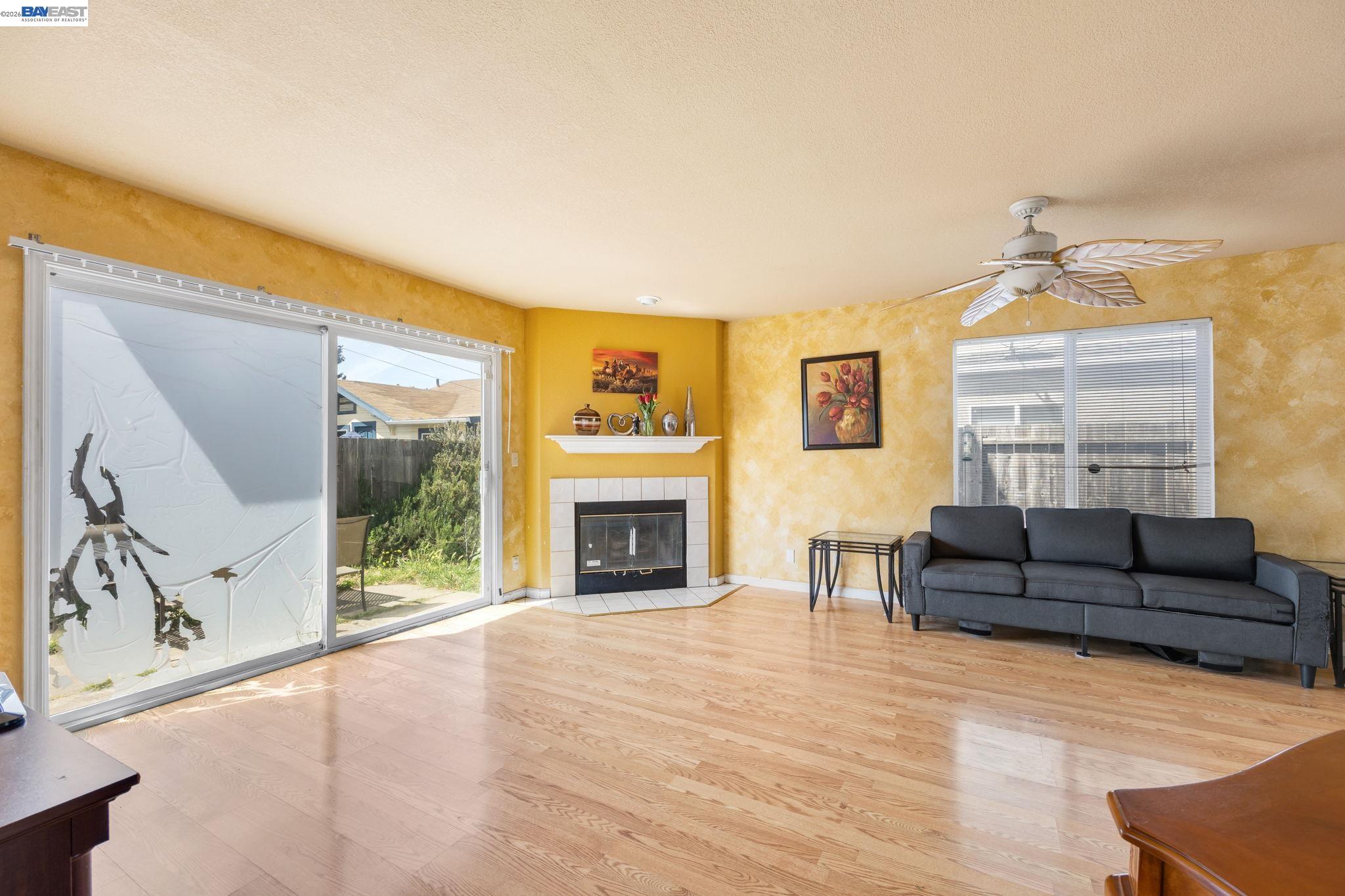 Detail Gallery Image 4 of 18 For 20667 Blossom Cmn, Hayward,  CA 94541 - 3 Beds | 2/1 Baths