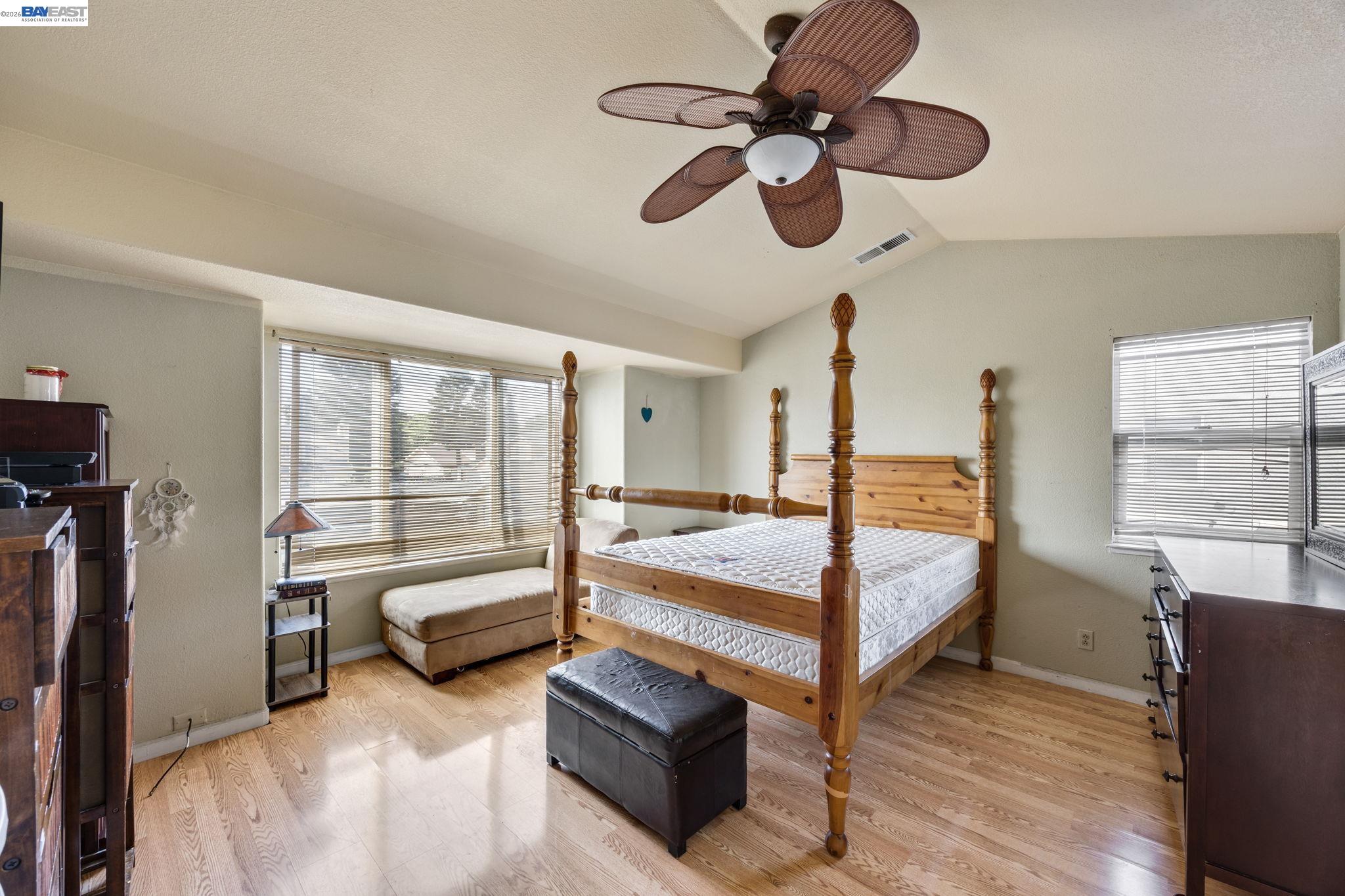 Detail Gallery Image 8 of 18 For 20667 Blossom Cmn, Hayward,  CA 94541 - 3 Beds | 2/1 Baths