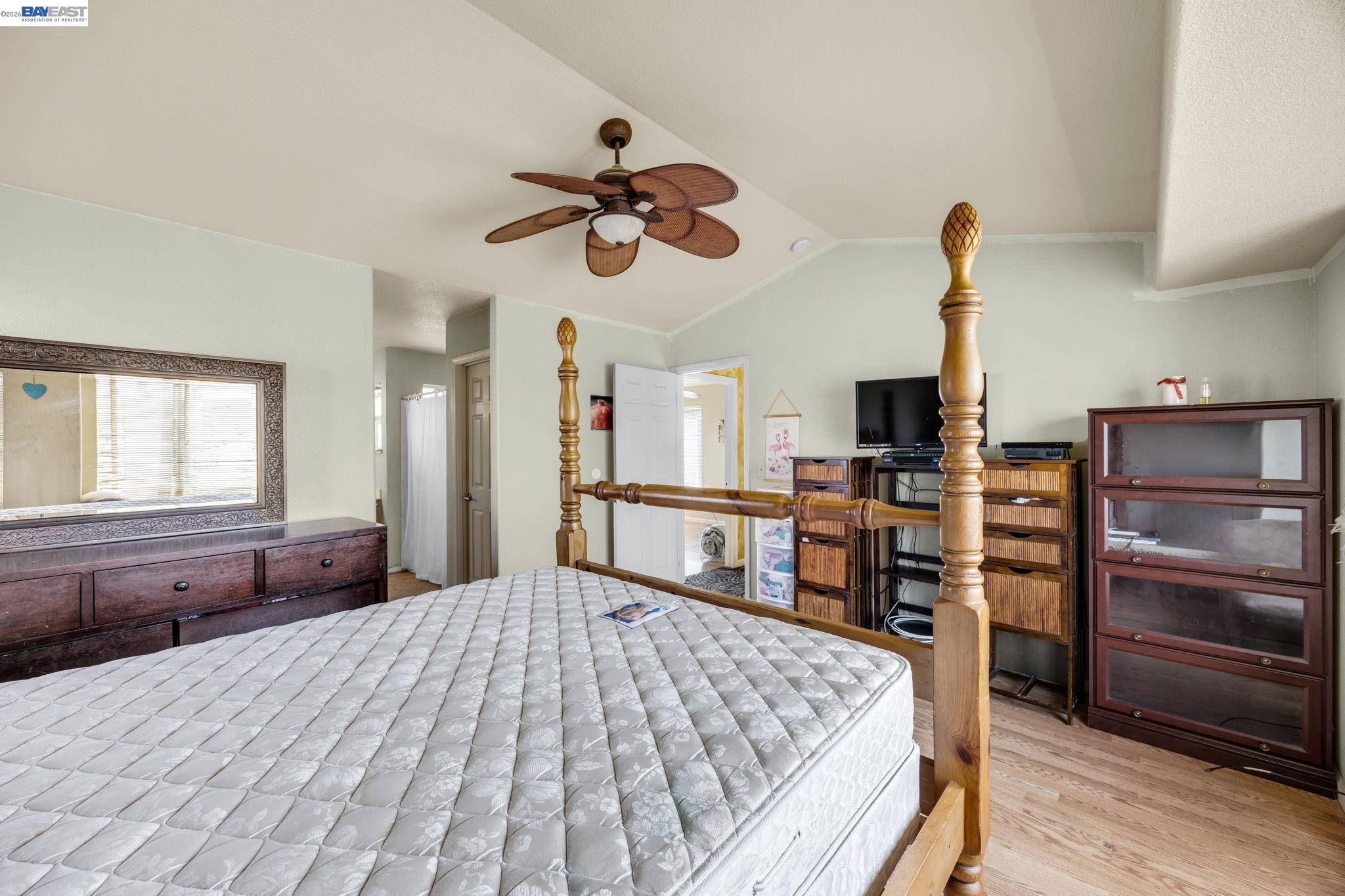 Detail Gallery Image 9 of 18 For 20667 Blossom Cmn, Hayward,  CA 94541 - 3 Beds | 2/1 Baths