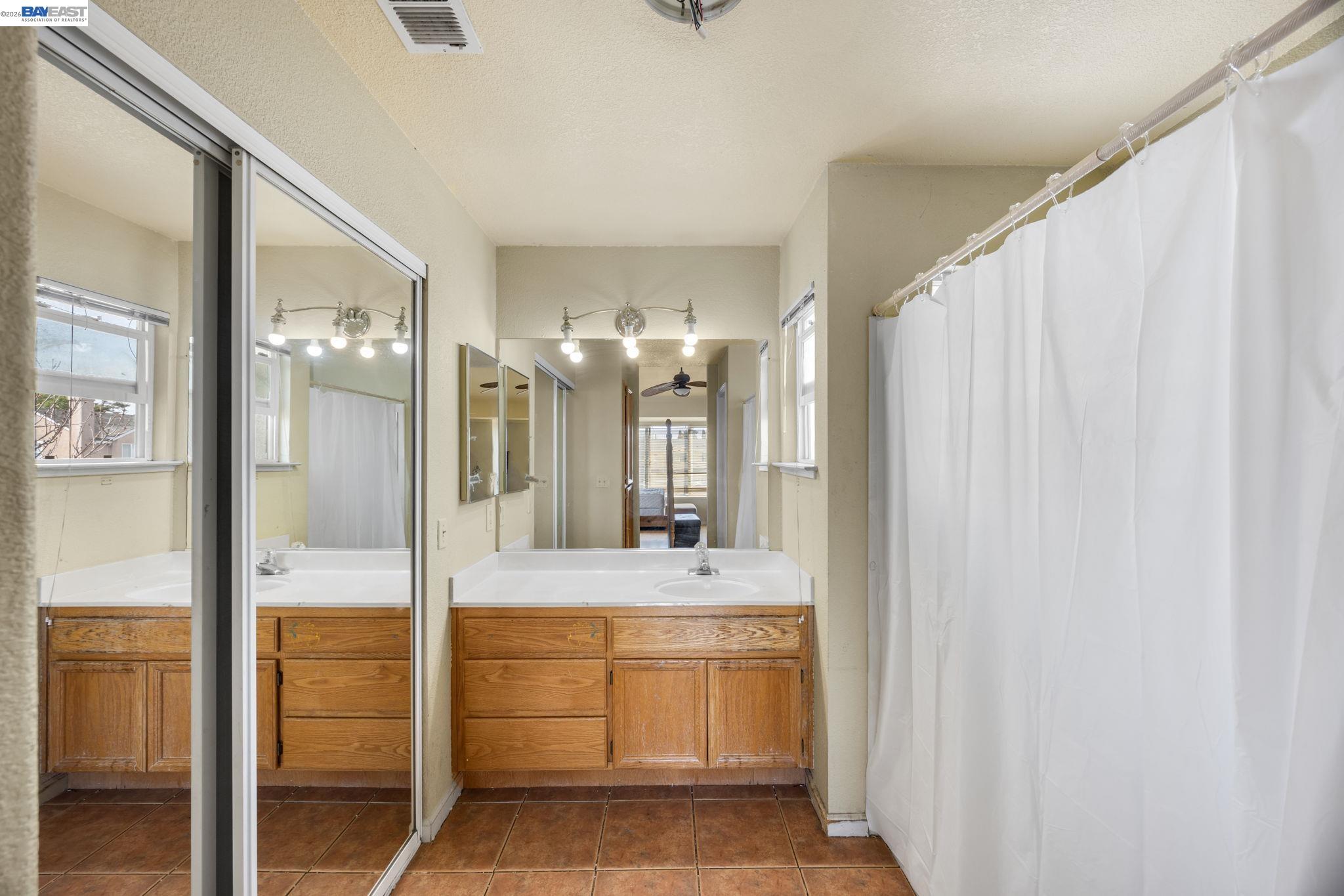 Detail Gallery Image 10 of 18 For 20667 Blossom Cmn, Hayward,  CA 94541 - 3 Beds | 2/1 Baths