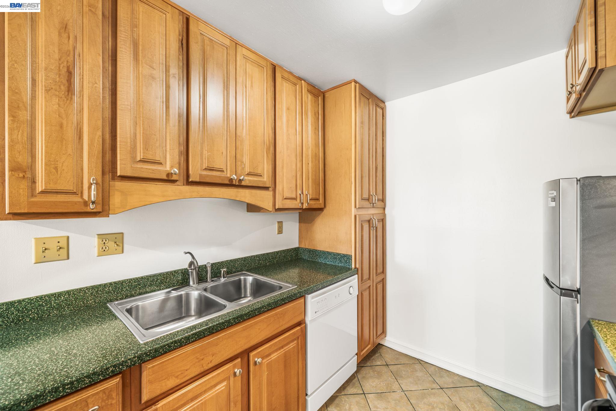 Photo #8: 41128478 Listing: Photo #8