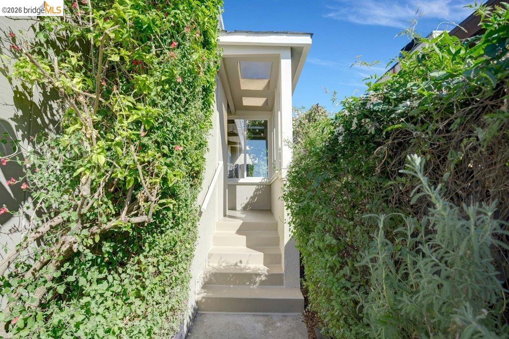 Detail Gallery Image 2 of 60 For 2728 Del Monte Avenue, El Cerrito,  CA 94530 - 3 Beds | 2 Baths