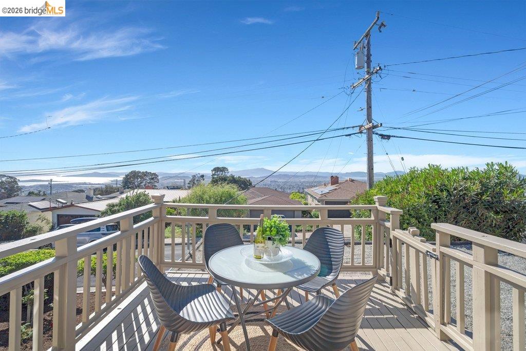 Detail Gallery Image 12 of 60 For 2728 Del Monte Avenue, El Cerrito,  CA 94530 - 3 Beds | 2 Baths