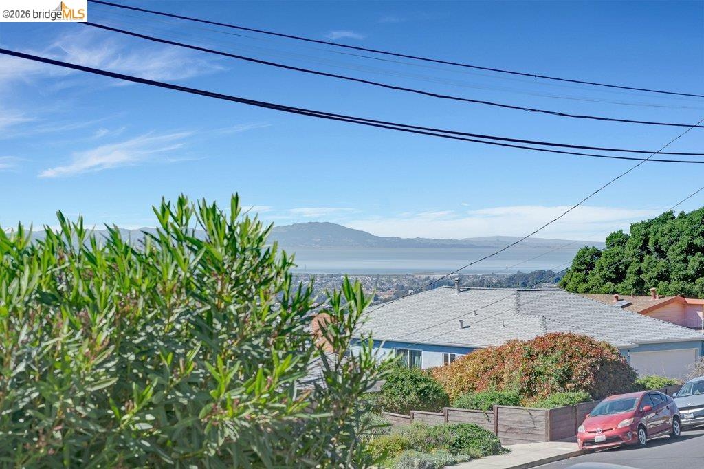 Detail Gallery Image 13 of 60 For 2728 Del Monte Avenue, El Cerrito,  CA 94530 - 3 Beds | 2 Baths