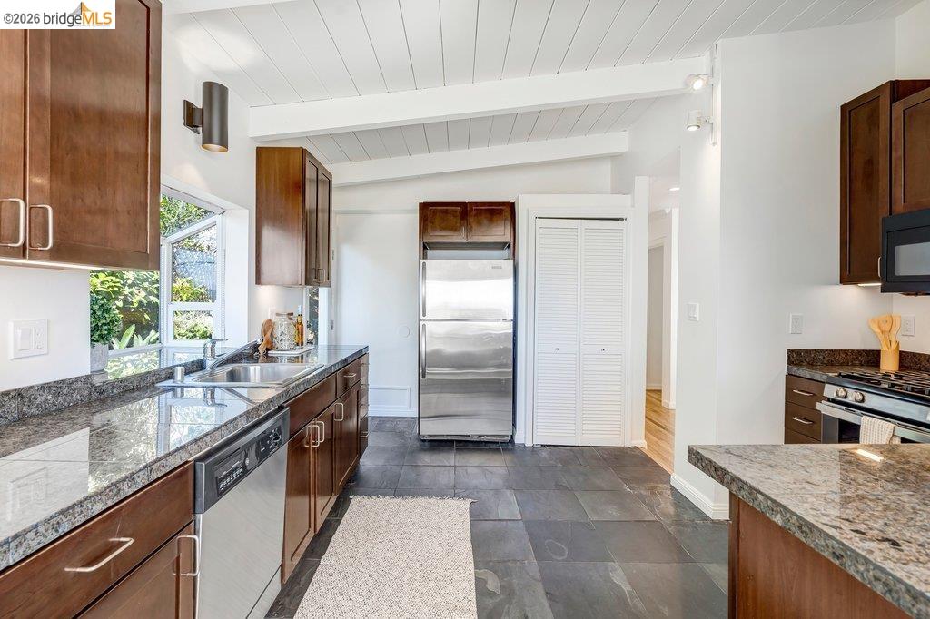 Detail Gallery Image 18 of 60 For 2728 Del Monte Avenue, El Cerrito,  CA 94530 - 3 Beds | 2 Baths