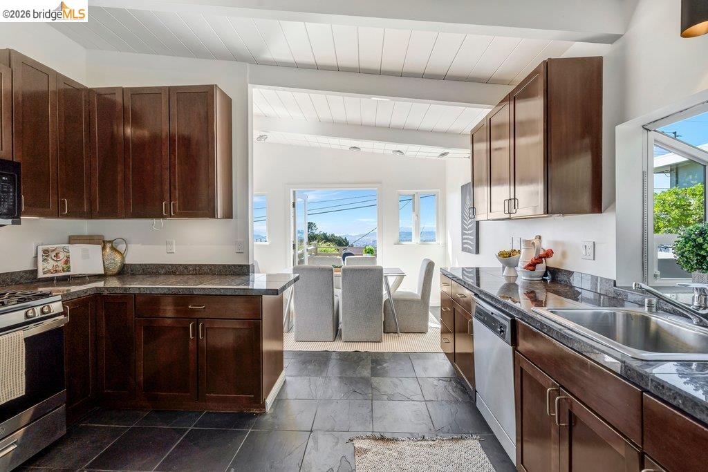 Detail Gallery Image 20 of 60 For 2728 Del Monte Avenue, El Cerrito,  CA 94530 - 3 Beds | 2 Baths