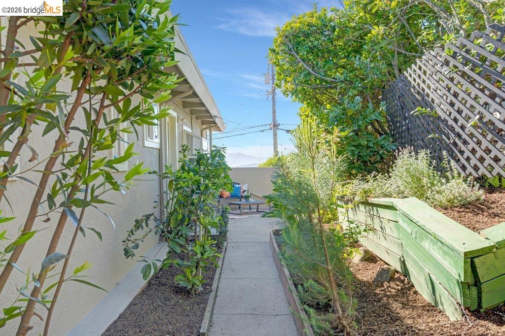 Detail Gallery Image 39 of 60 For 2728 Del Monte Avenue, El Cerrito,  CA 94530 - 3 Beds | 2 Baths