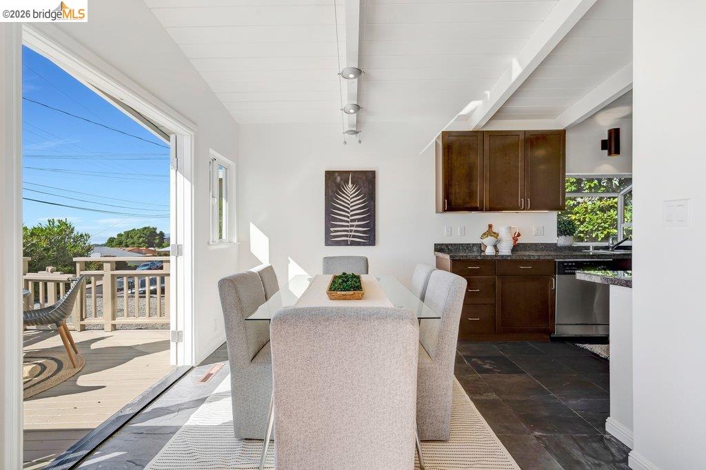 Detail Gallery Image 9 of 60 For 2728 Del Monte Avenue, El Cerrito,  CA 94530 - 3 Beds | 2 Baths