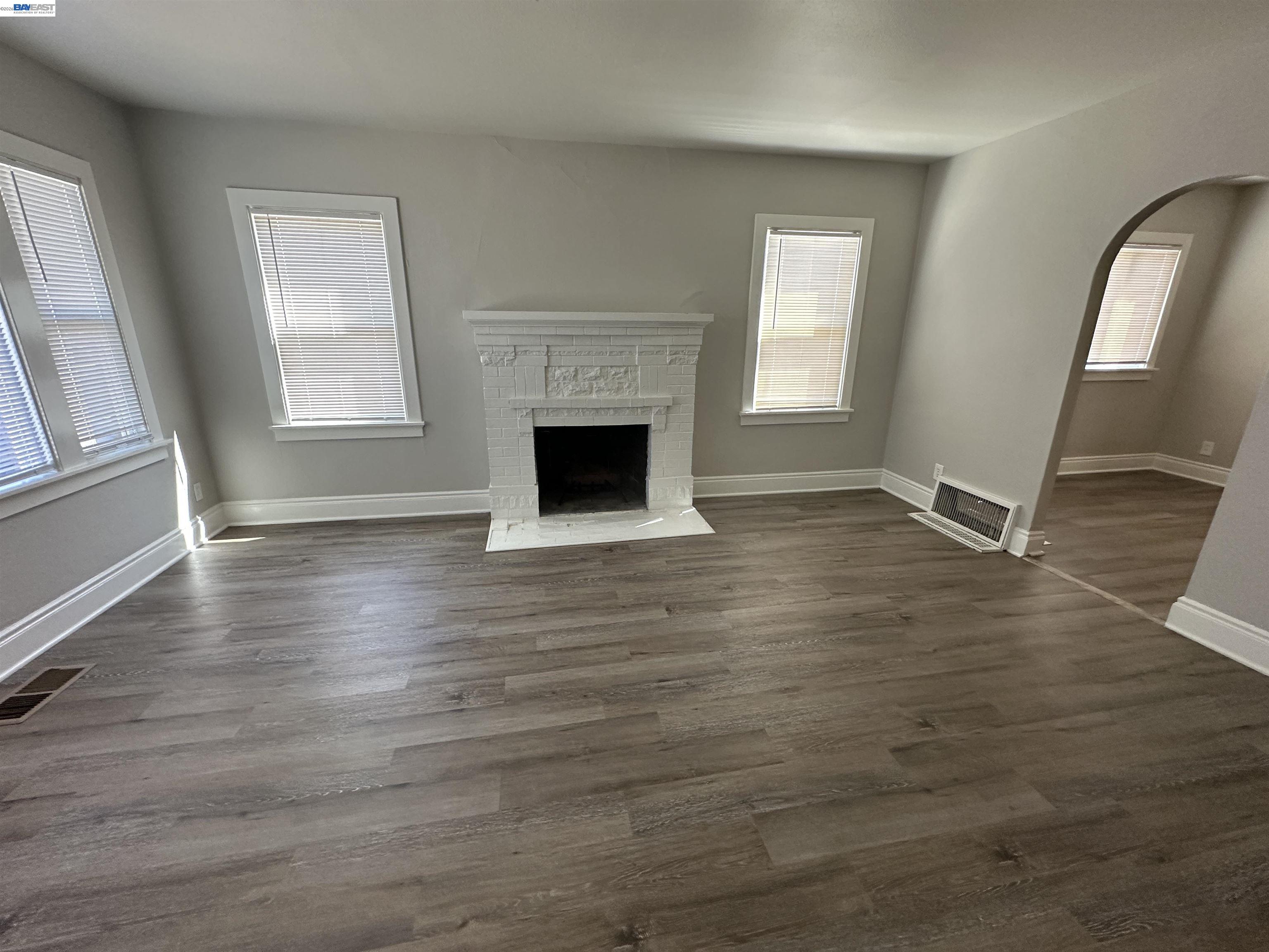 Detail Gallery Image 4 of 12 For 444 E 12th St, Pittsburg,  CA 94565 - 2 Beds | 1 Baths