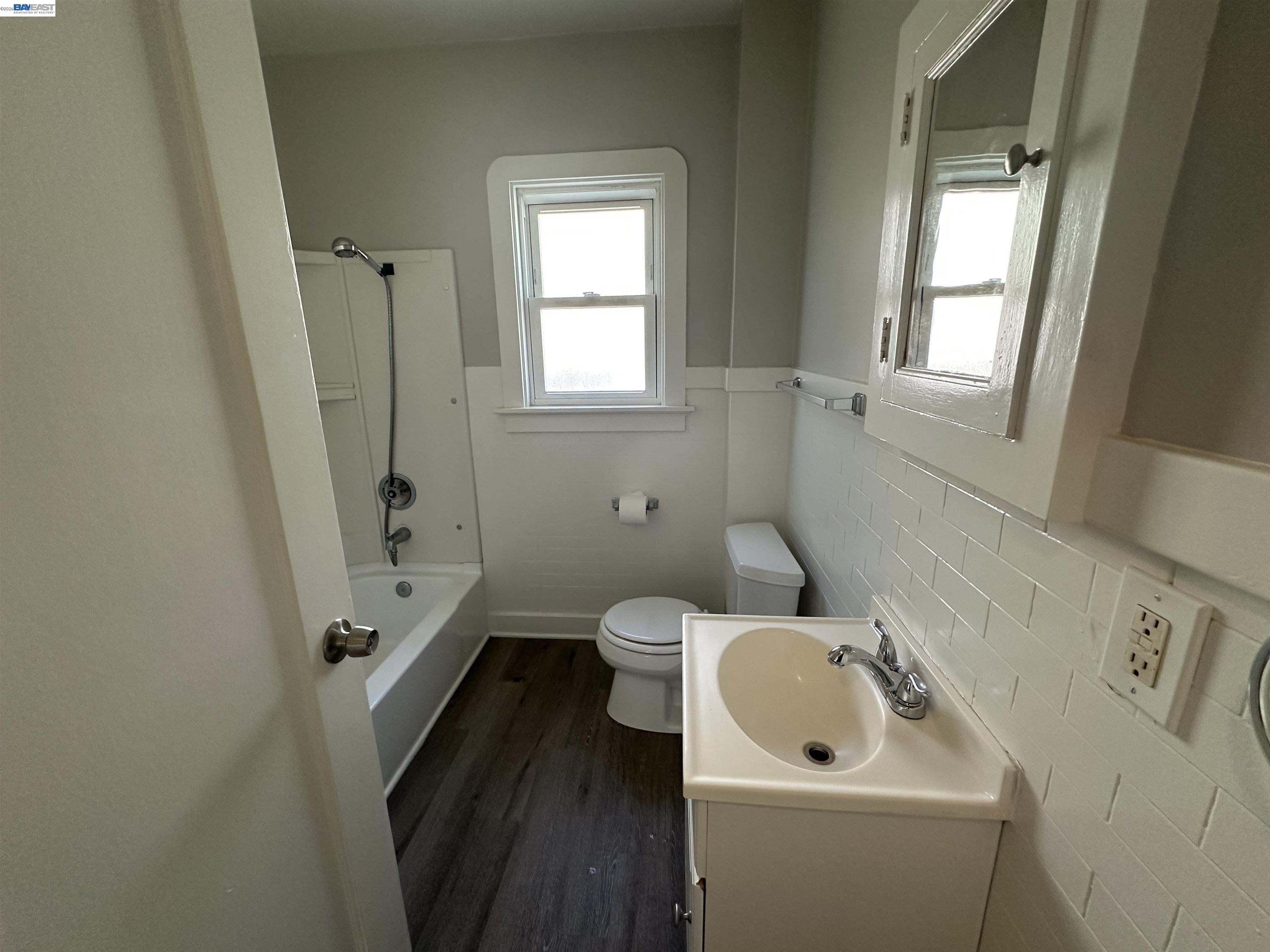 Detail Gallery Image 10 of 12 For 444 E 12th St, Pittsburg,  CA 94565 - 2 Beds | 1 Baths