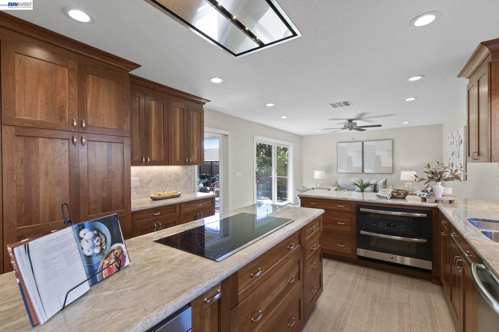 Detail Gallery Image 12 of 47 For 733 Mayview Way, Livermore,  CA 94550 - 5 Beds | 2 Baths