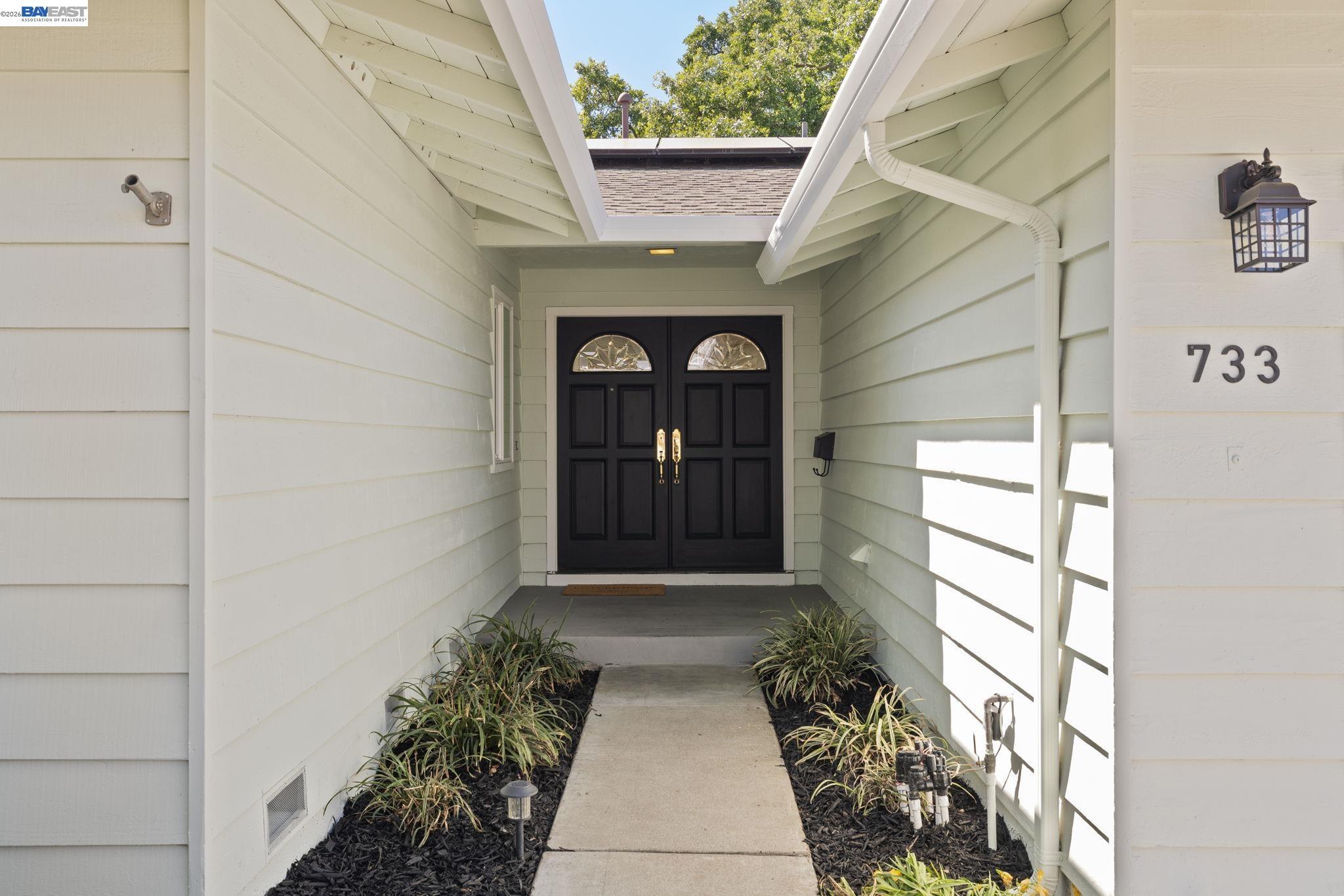 Detail Gallery Image 3 of 47 For 733 Mayview Way, Livermore,  CA 94550 - 5 Beds | 2 Baths