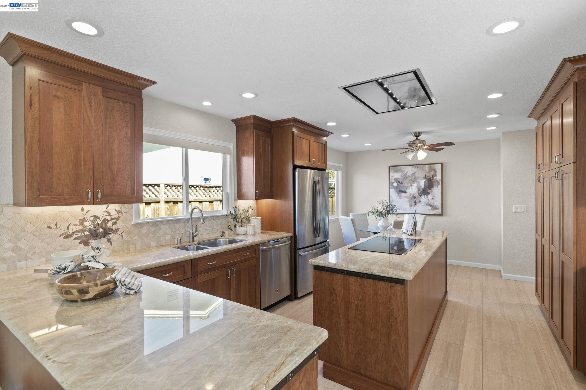 Detail Gallery Image 10 of 47 For 733 Mayview Way, Livermore,  CA 94550 - 5 Beds | 2 Baths