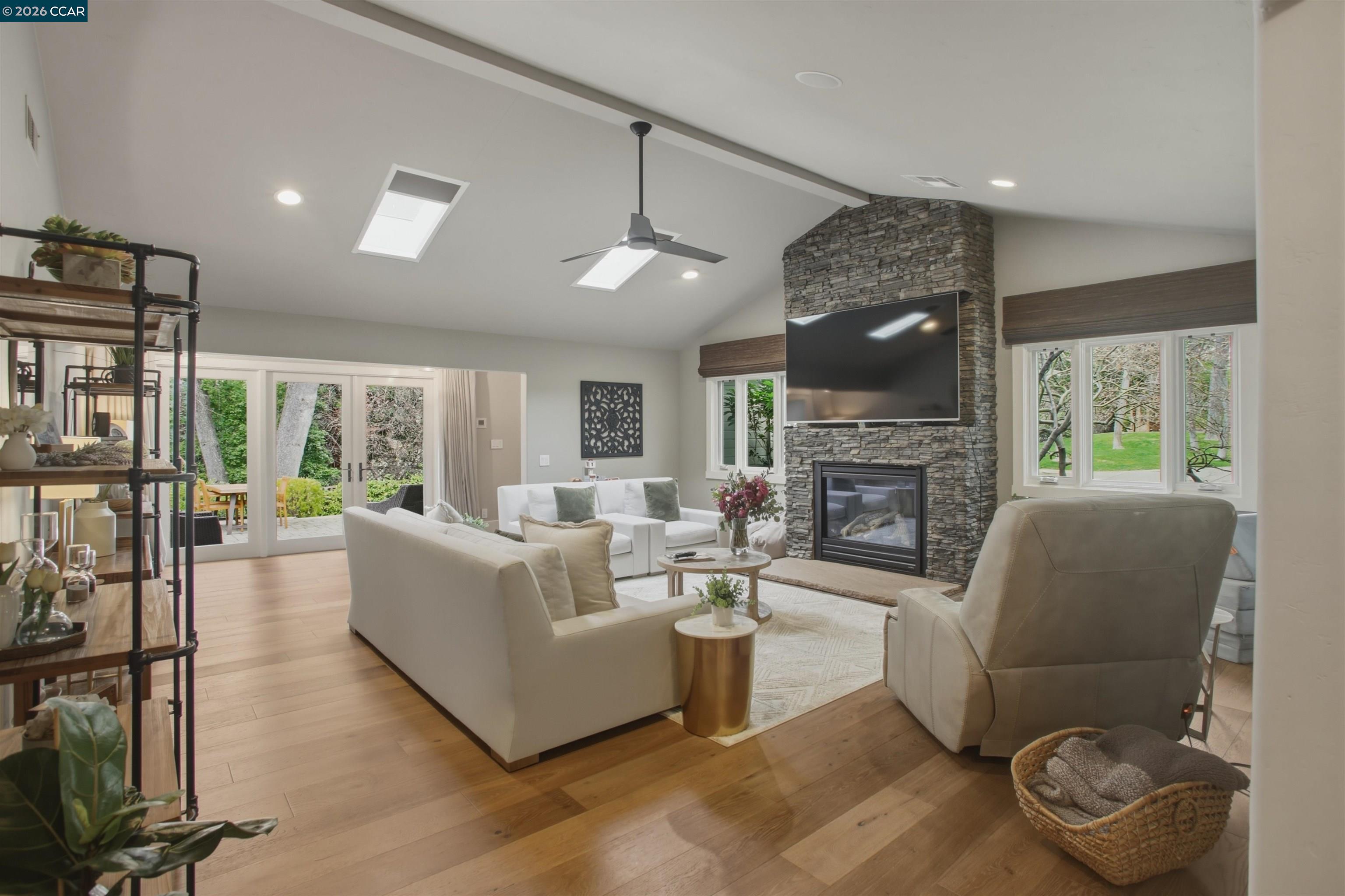 Detail Gallery Image 14 of 35 For 181 Alegra Ln, Walnut Creek,  CA 94598 - 6 Beds | 5/1 Baths