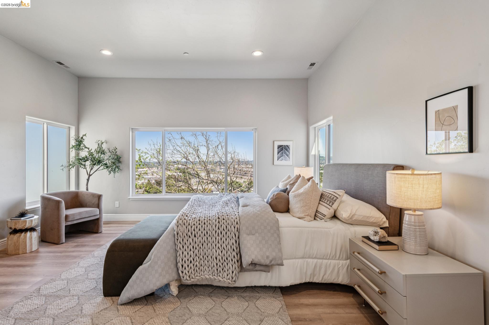 Detail Gallery Image 11 of 46 For 312 Golden Gate Ave, Richmond,  CA 94801 - 6 Beds | 4 Baths