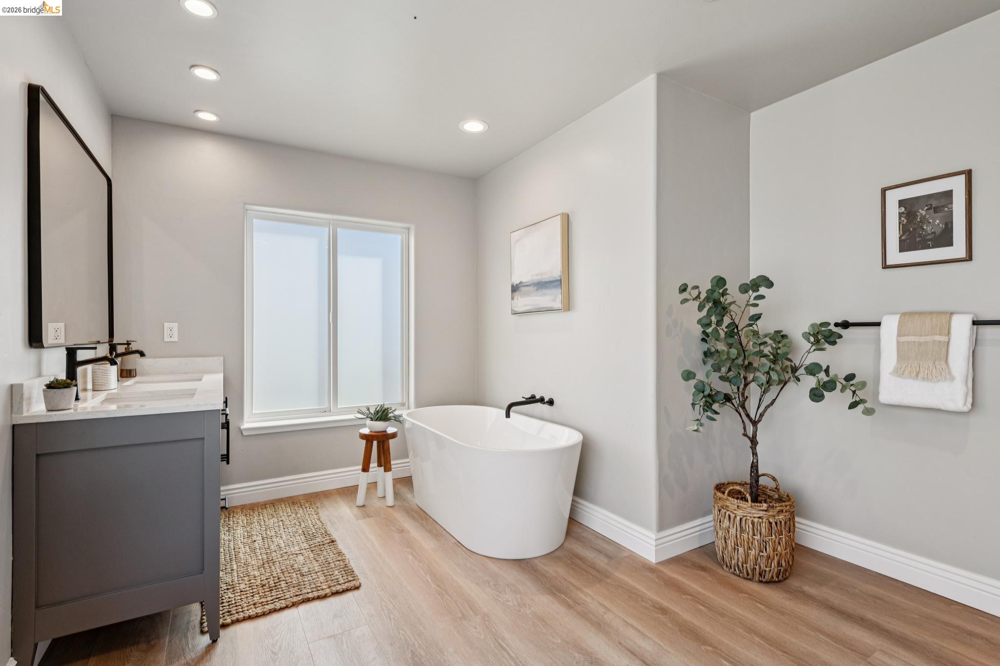 Detail Gallery Image 16 of 46 For 312 Golden Gate Ave, Richmond,  CA 94801 - 6 Beds | 4 Baths