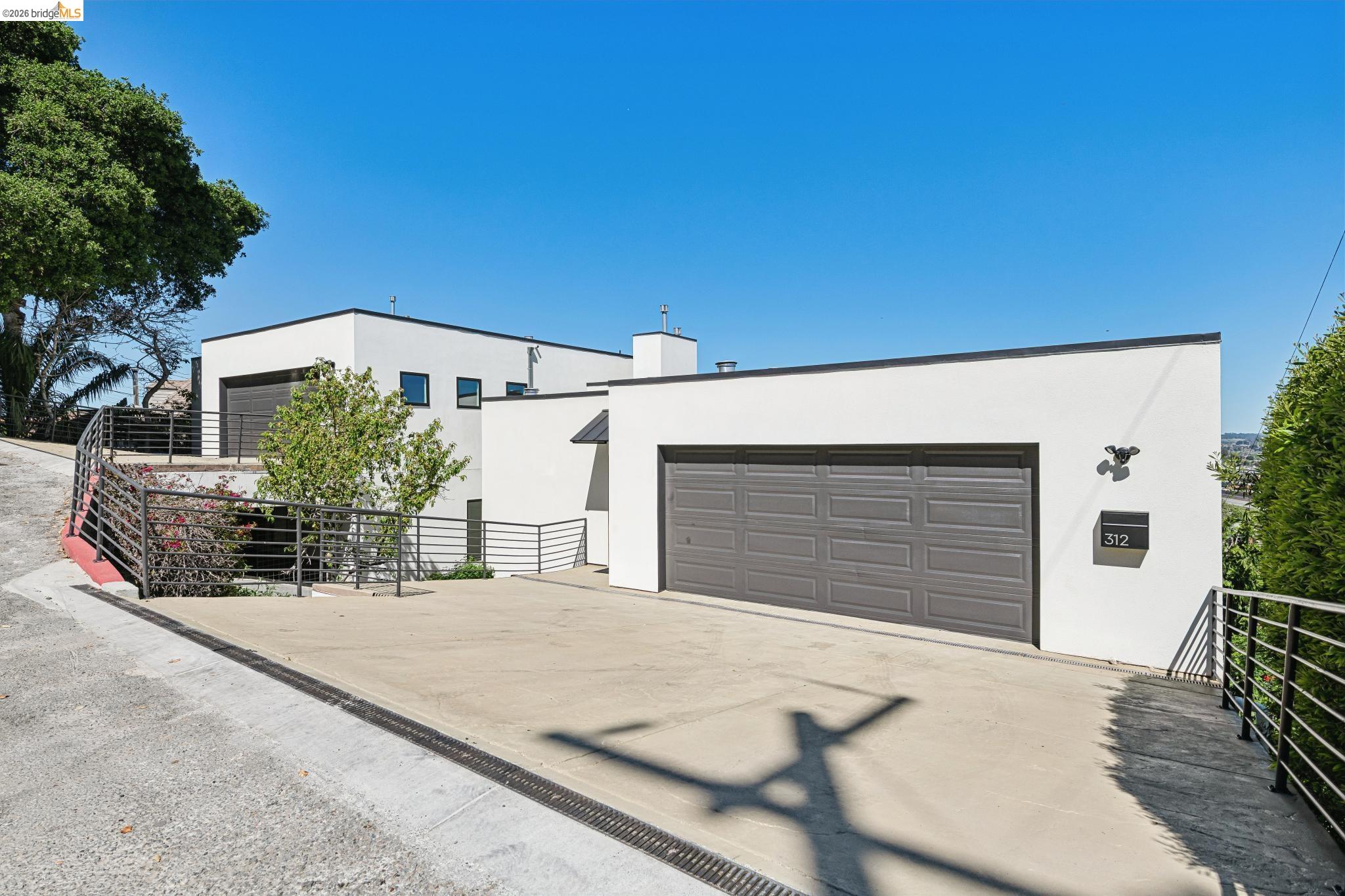 Detail Gallery Image 3 of 46 For 312 Golden Gate Ave, Richmond,  CA 94801 - 6 Beds | 4 Baths