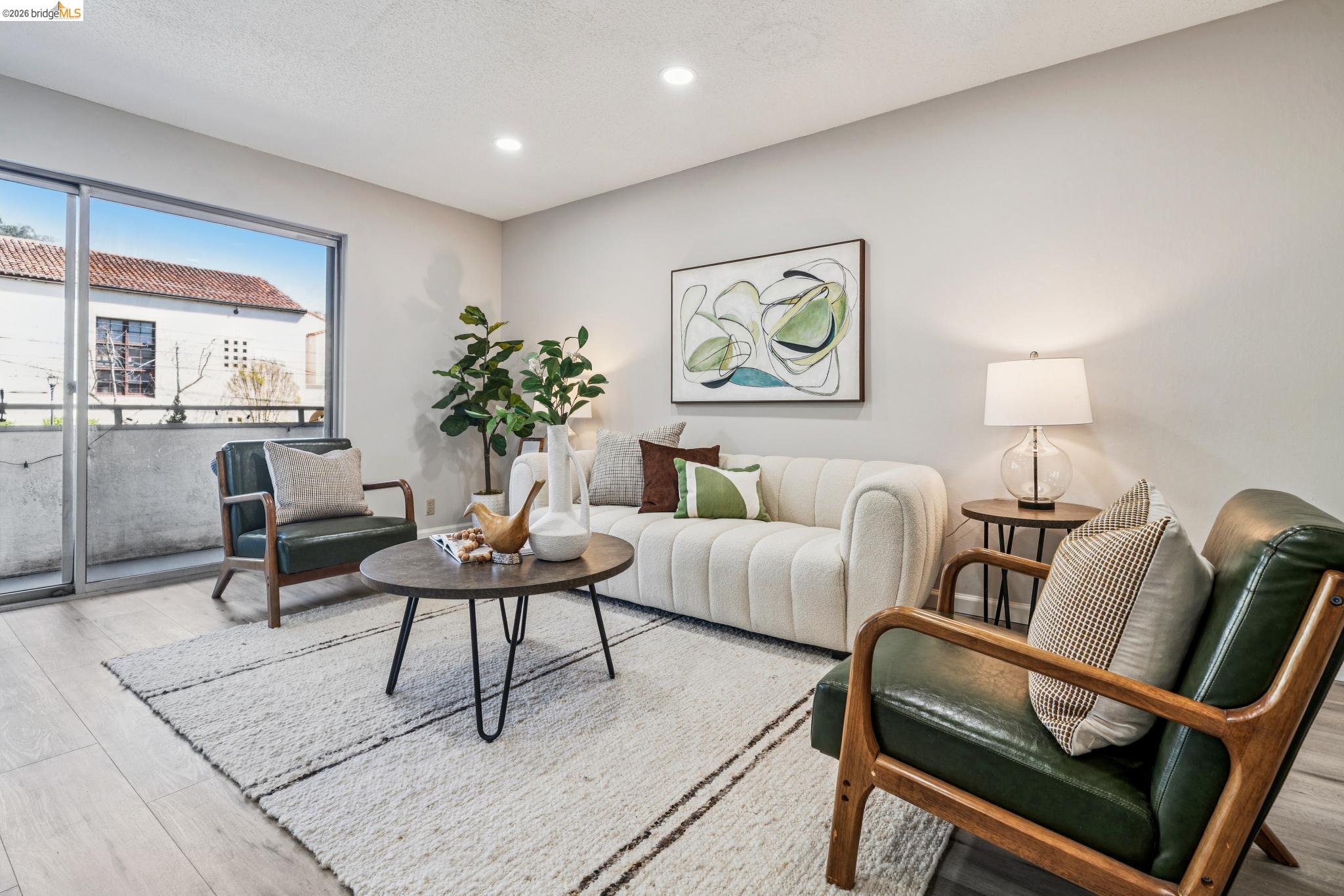 Photo #2: 41128495 Listing: Photo #2