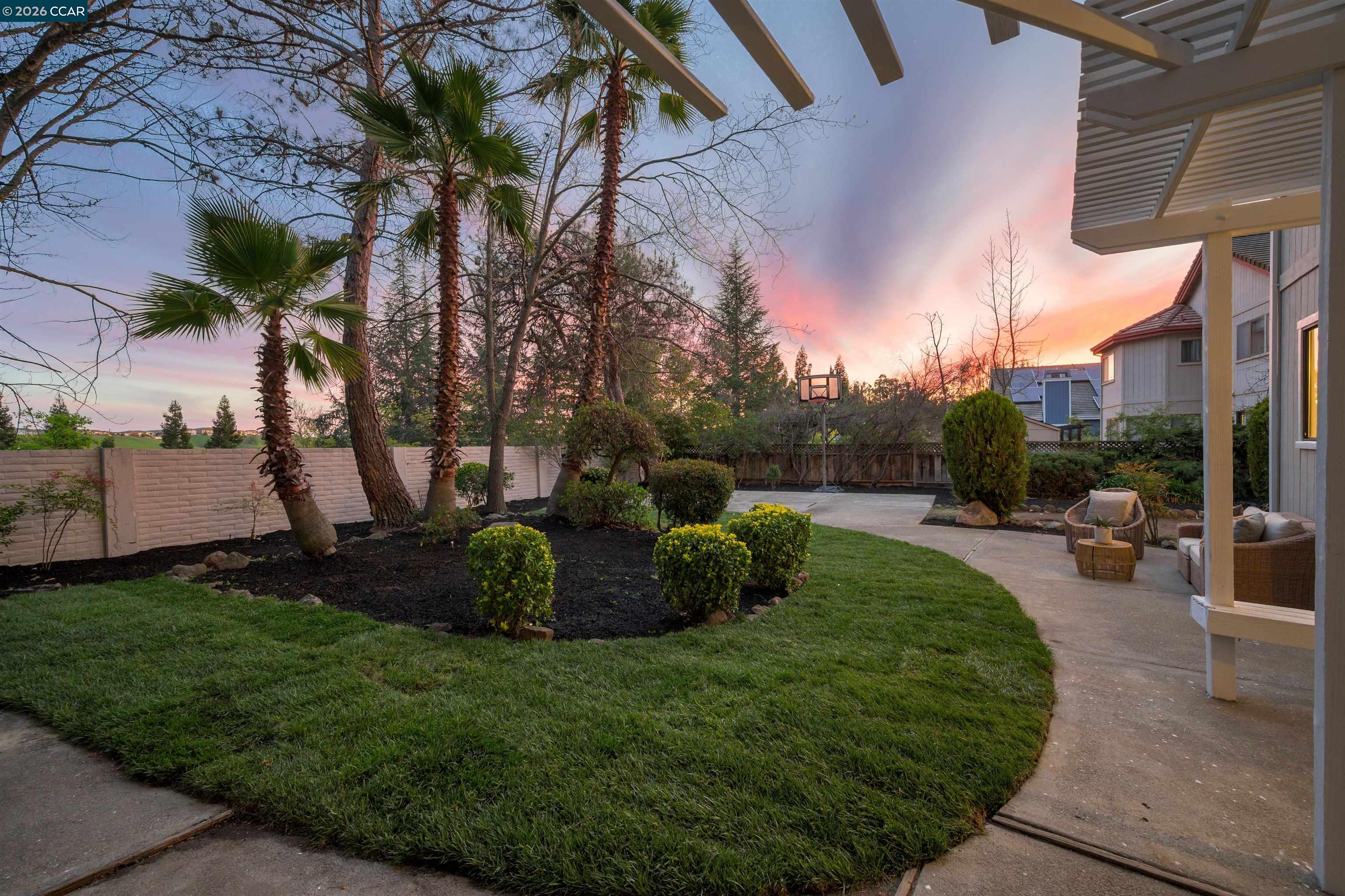 Detail Gallery Image 2 of 60 For 140 Cottonwood Ln, Danville,  CA 94506 - 5 Beds | 3 Baths