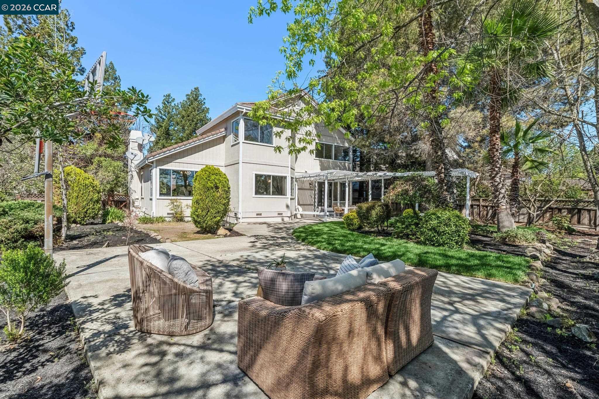 Detail Gallery Image 9 of 60 For 140 Cottonwood Ln, Danville,  CA 94506 - 5 Beds | 3 Baths