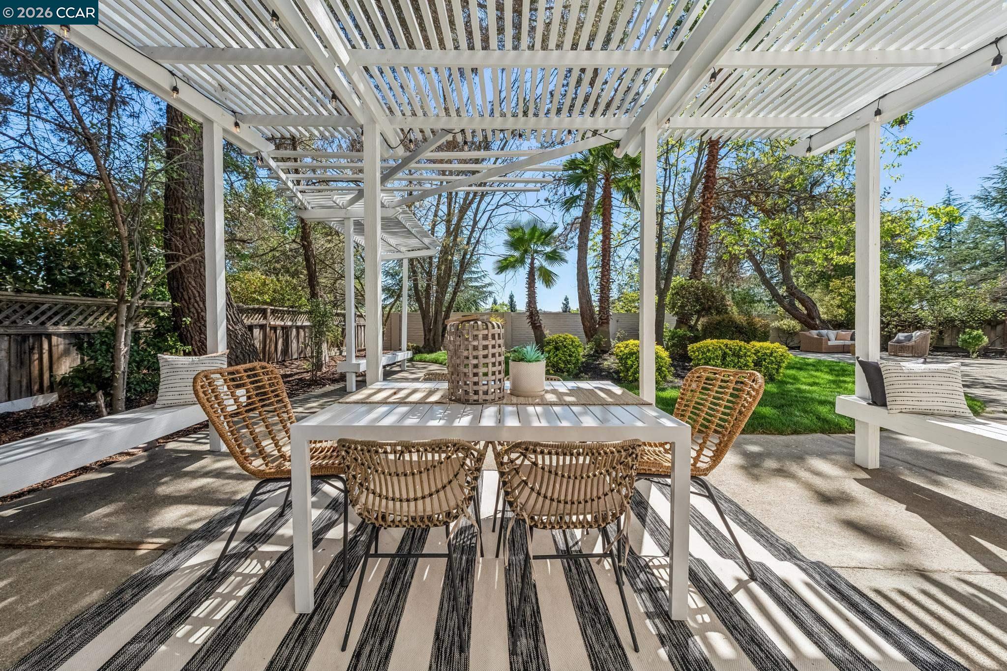 Detail Gallery Image 10 of 60 For 140 Cottonwood Ln, Danville,  CA 94506 - 5 Beds | 3 Baths