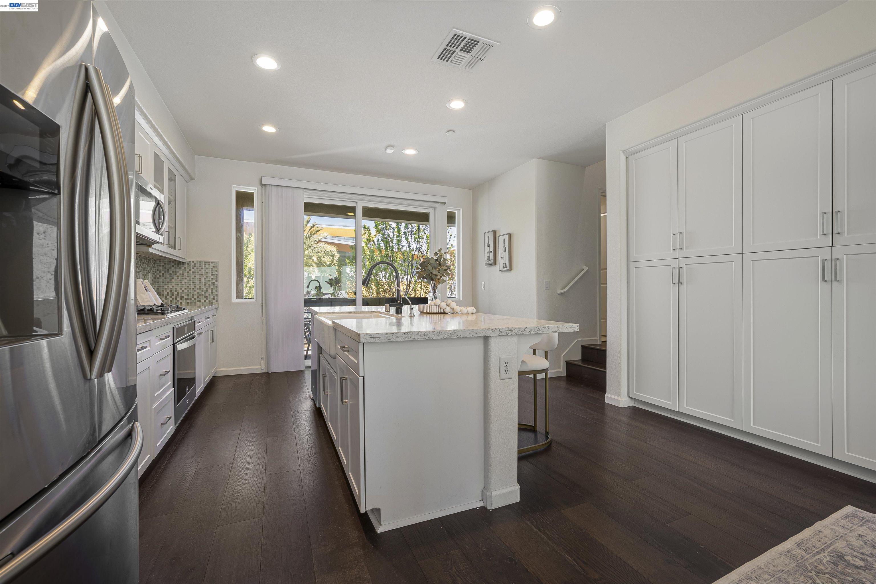 Detail Gallery Image 6 of 60 For 5509 El Dorado Ln, Dublin,  CA 94568 - 3 Beds | 3/1 Baths