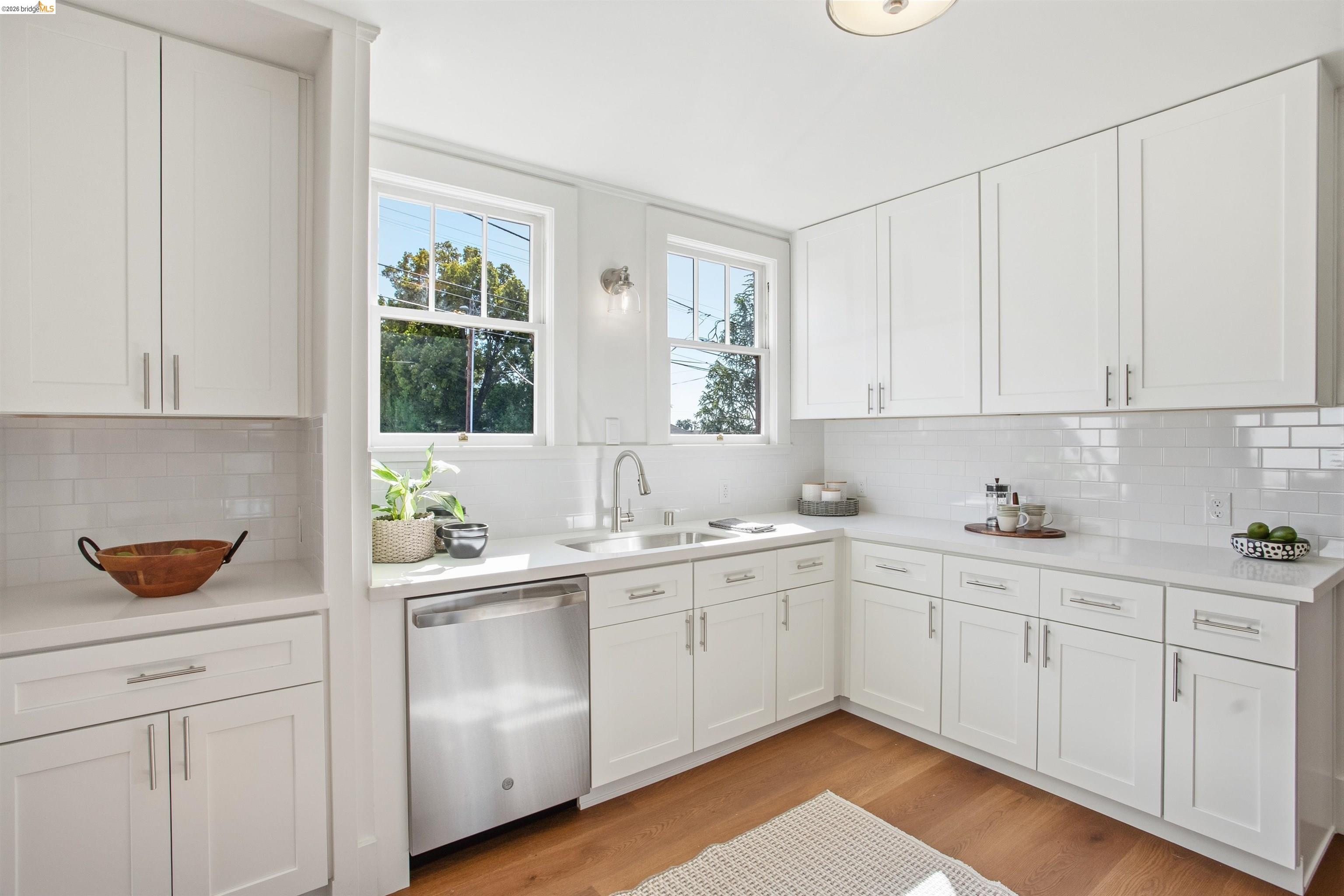 Detail Gallery Image 14 of 56 For 2900 Sheffield Ave, Oakland,  CA 94602 - 4 Beds | 2 Baths