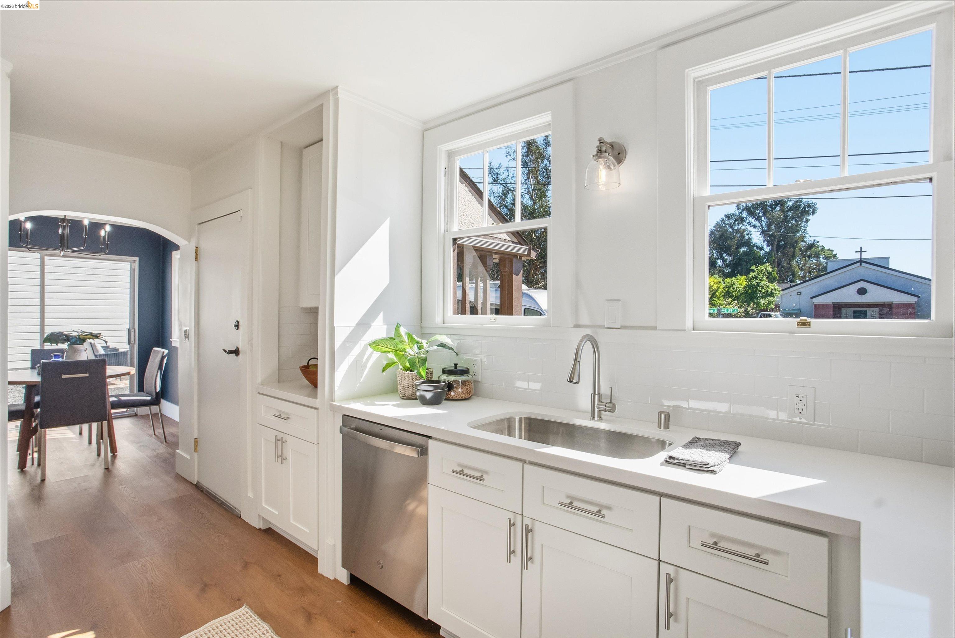 Detail Gallery Image 15 of 56 For 2900 Sheffield Ave, Oakland,  CA 94602 - 4 Beds | 2 Baths