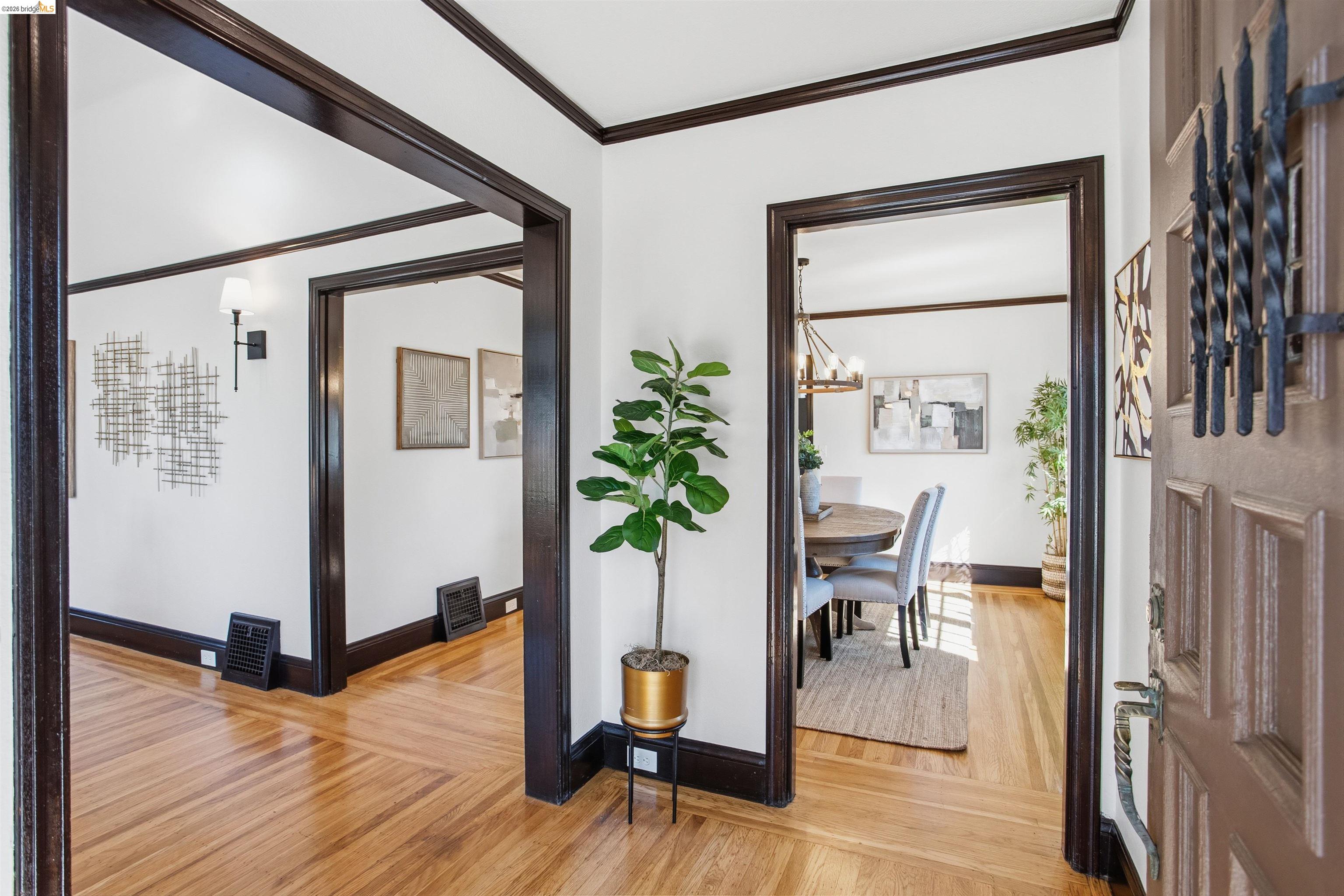 Detail Gallery Image 3 of 56 For 2900 Sheffield Ave, Oakland,  CA 94602 - 4 Beds | 2 Baths