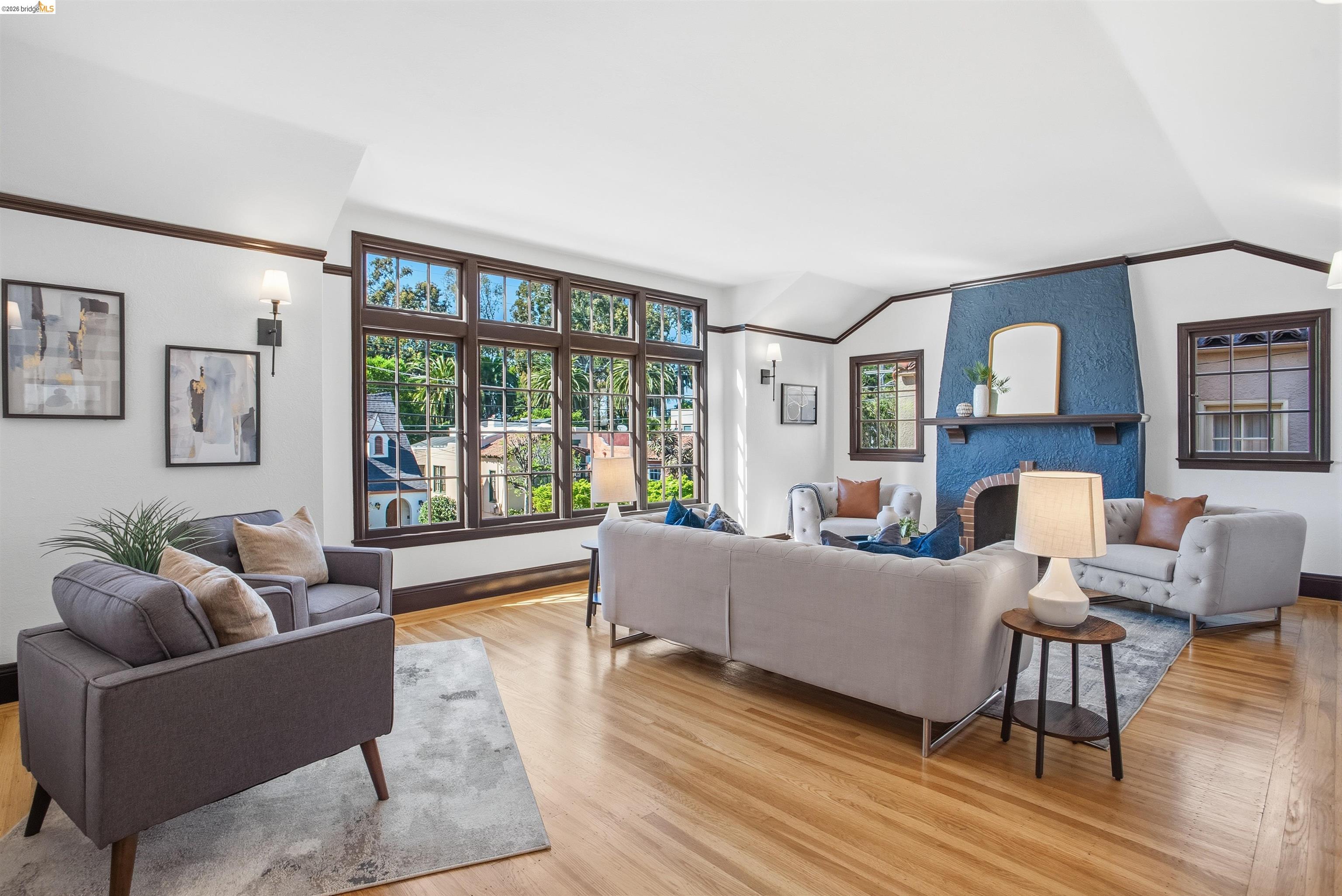 Detail Gallery Image 4 of 56 For 2900 Sheffield Ave, Oakland,  CA 94602 - 4 Beds | 2 Baths