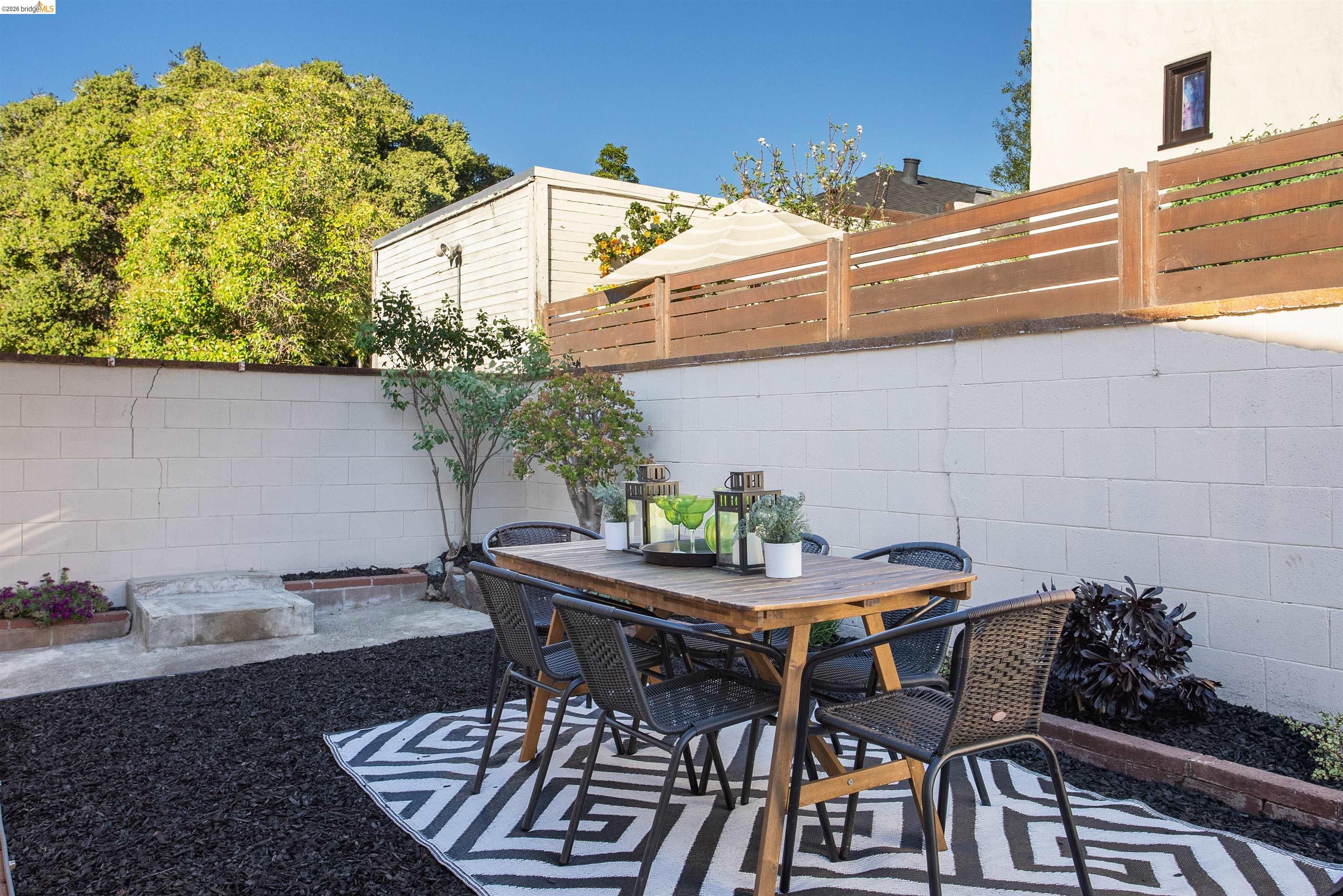 Detail Gallery Image 35 of 56 For 2900 Sheffield Ave, Oakland,  CA 94602 - 4 Beds | 2 Baths