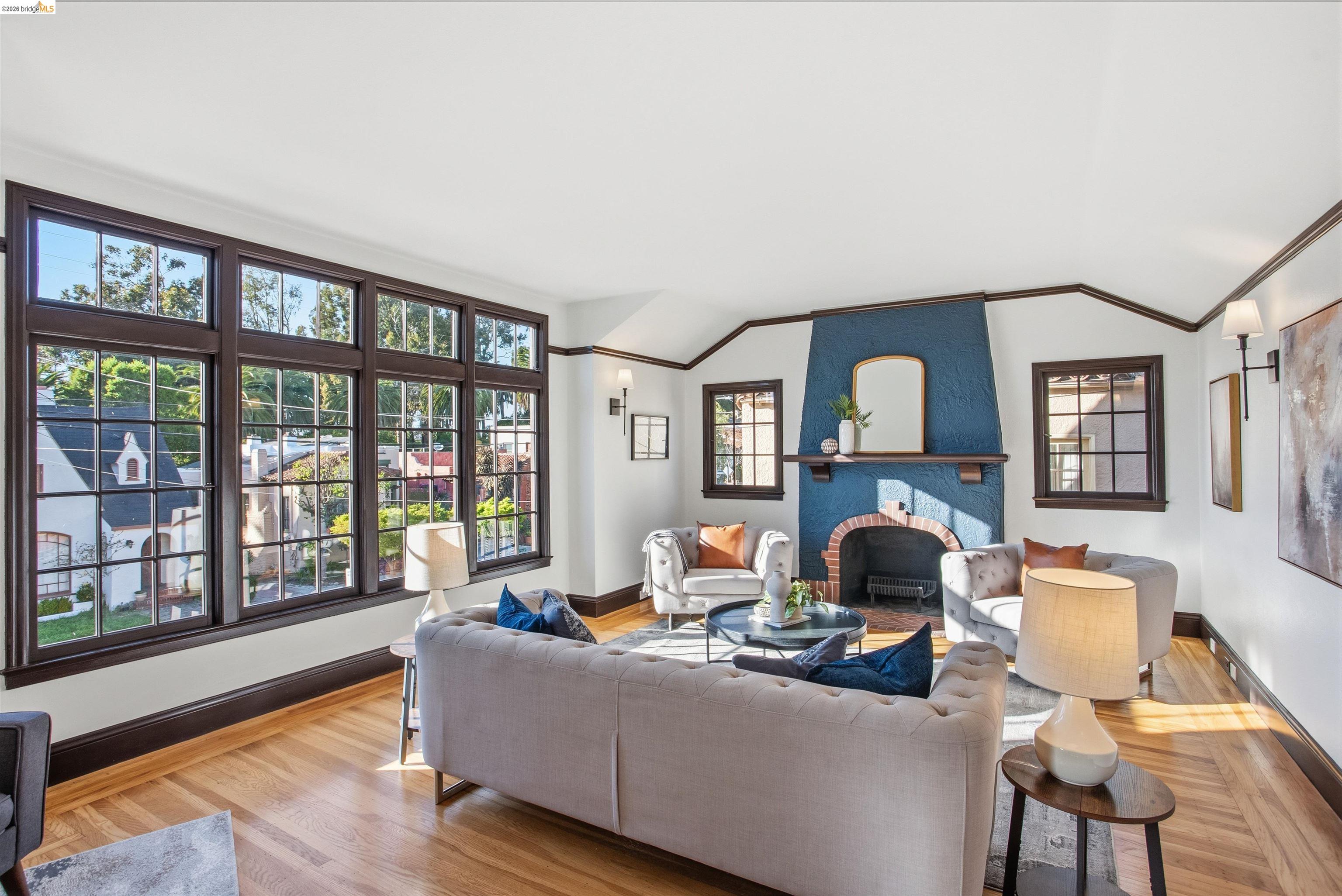 Detail Gallery Image 5 of 56 For 2900 Sheffield Ave, Oakland,  CA 94602 - 4 Beds | 2 Baths