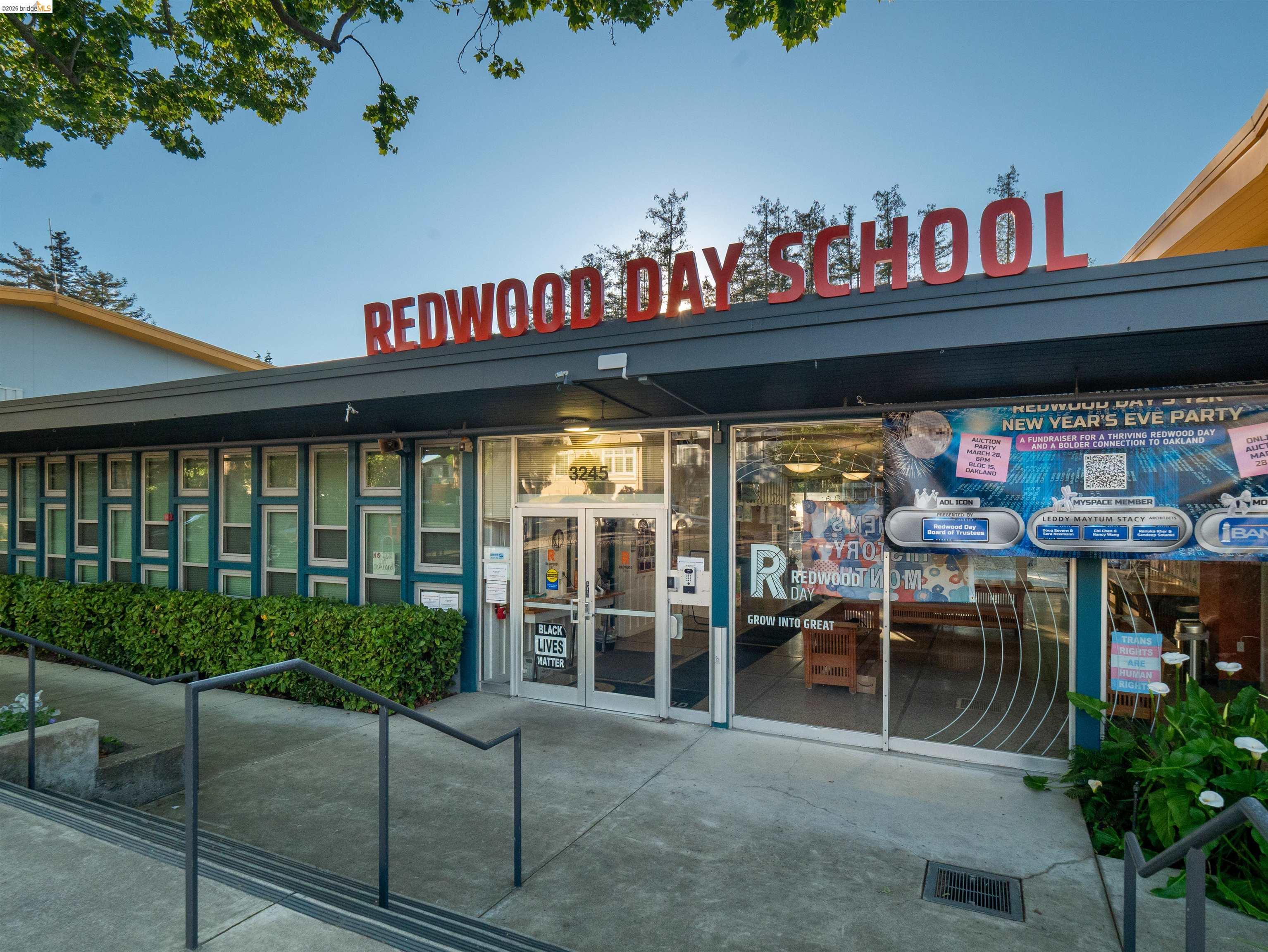 Detail Gallery Image 47 of 56 For 2900 Sheffield Ave, Oakland,  CA 94602 - 4 Beds | 2 Baths