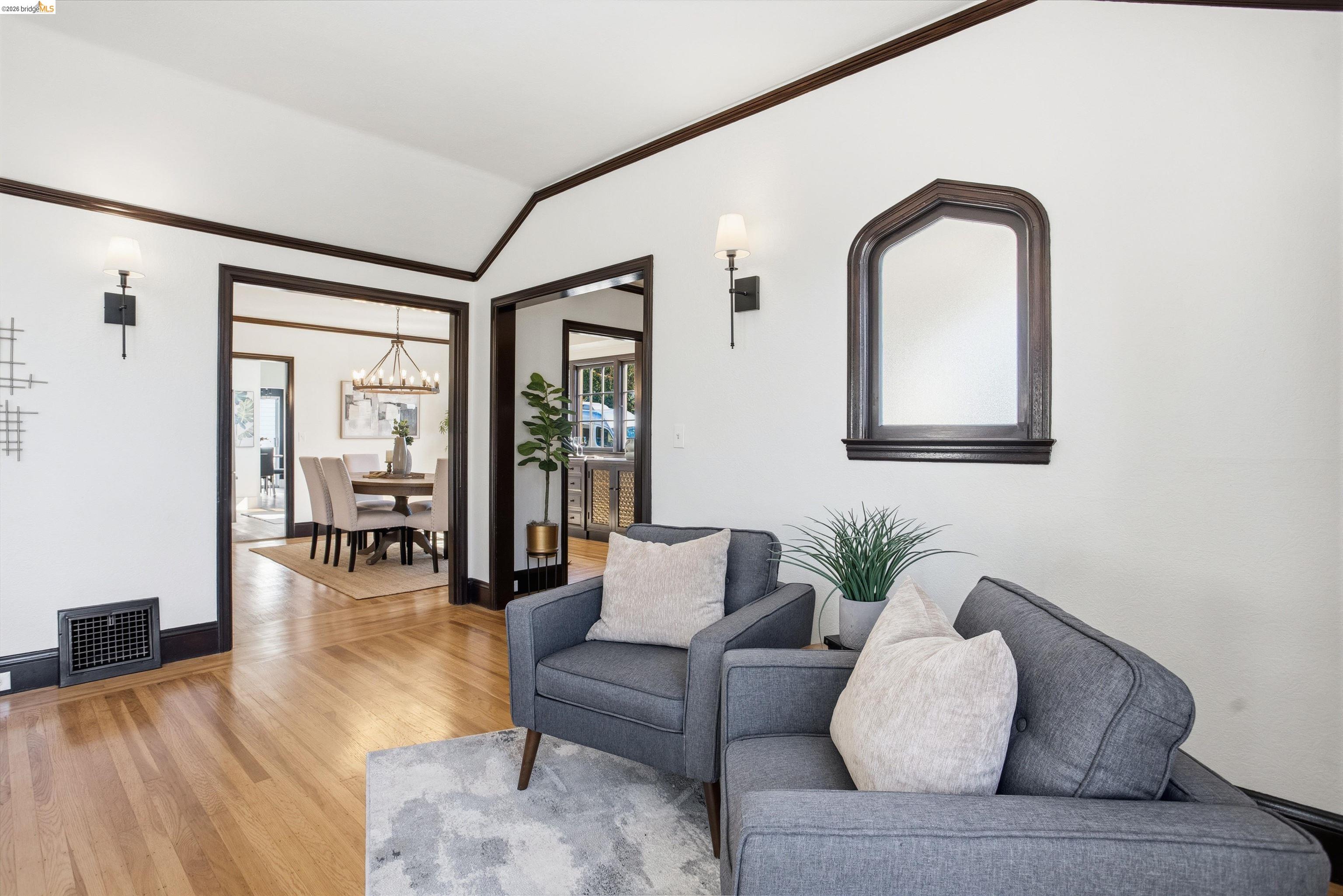 Detail Gallery Image 9 of 56 For 2900 Sheffield Ave, Oakland,  CA 94602 - 4 Beds | 2 Baths