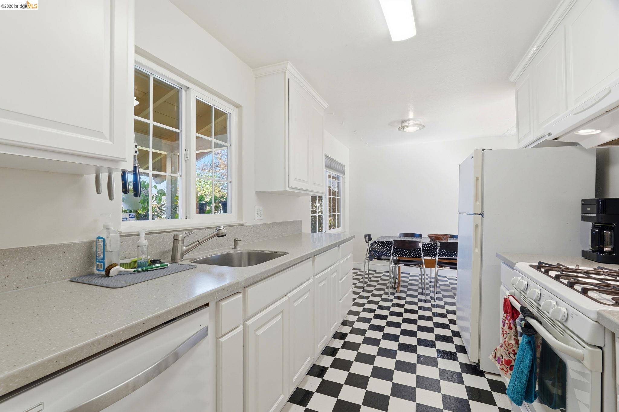 Detail Gallery Image 10 of 35 For 1727 Andrea Pl, Santa Clara,  CA 95051 - 3 Beds | 2/1 Baths