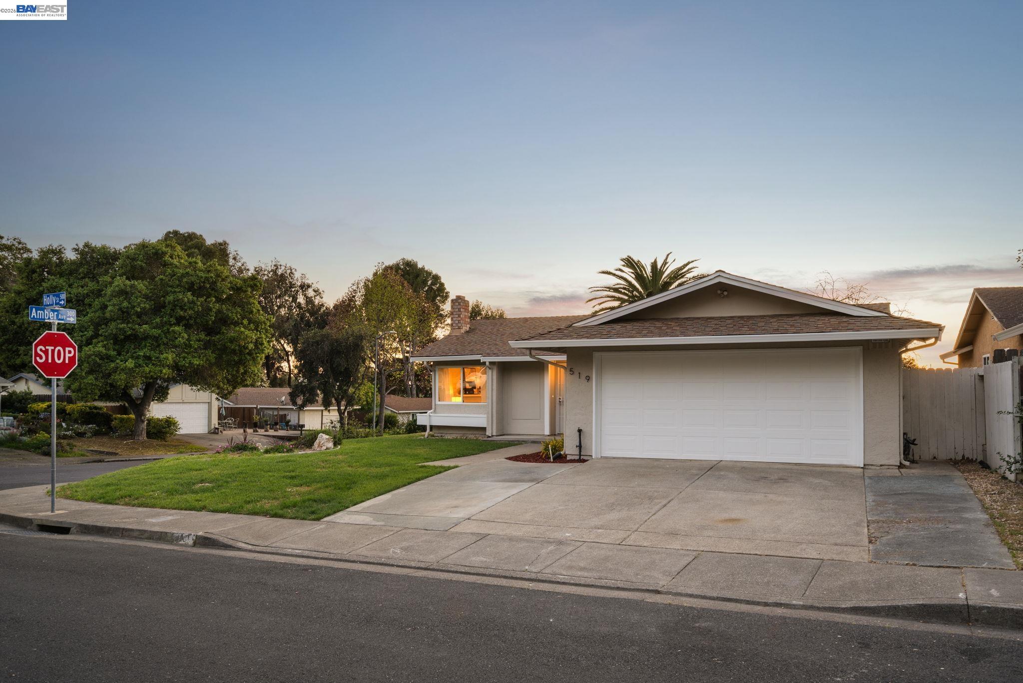 Detail Gallery Image 2 of 39 For 519 Holly St, Vallejo,  CA 94589 - 3 Beds | 2 Baths