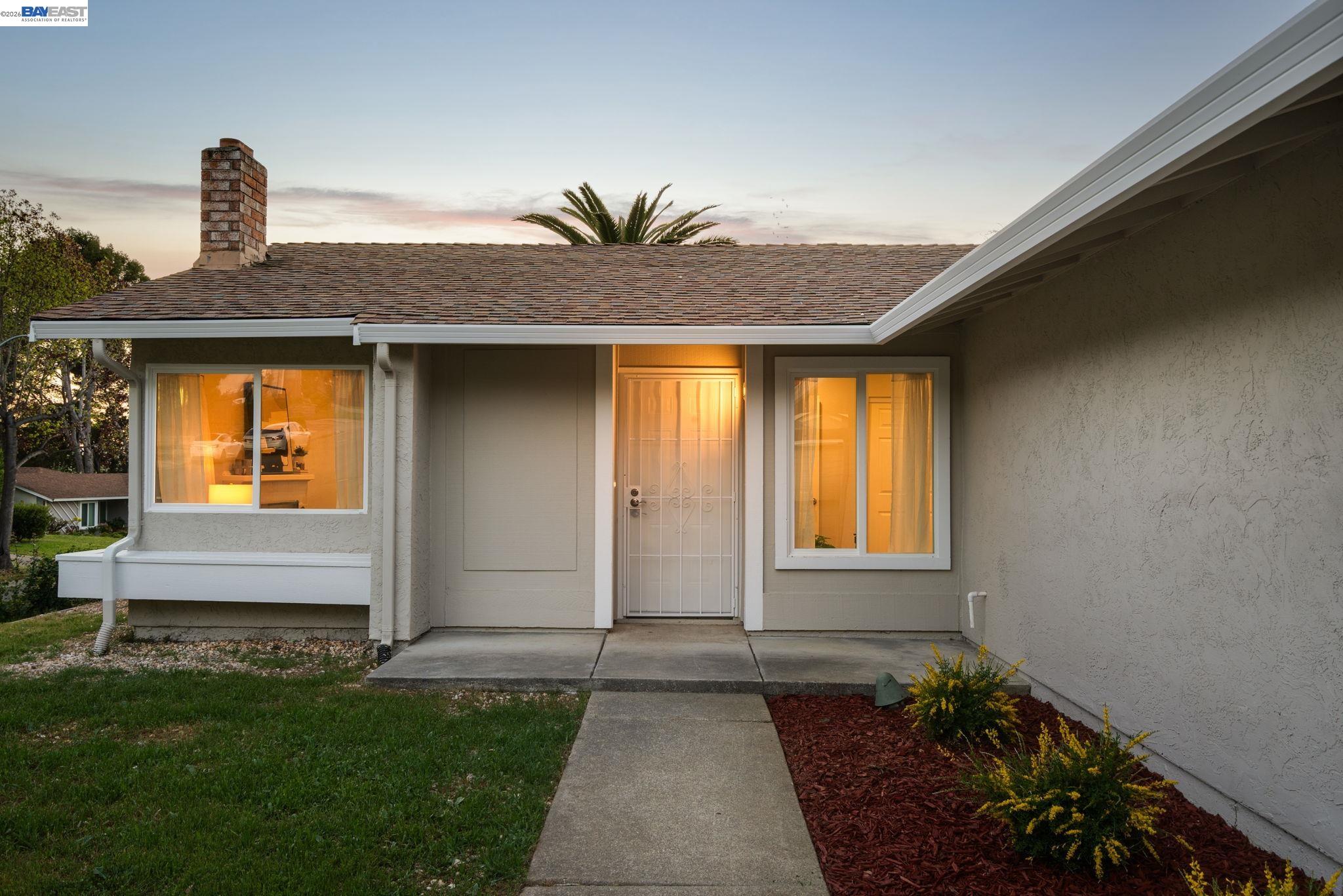 Detail Gallery Image 3 of 39 For 519 Holly St, Vallejo,  CA 94589 - 3 Beds | 2 Baths