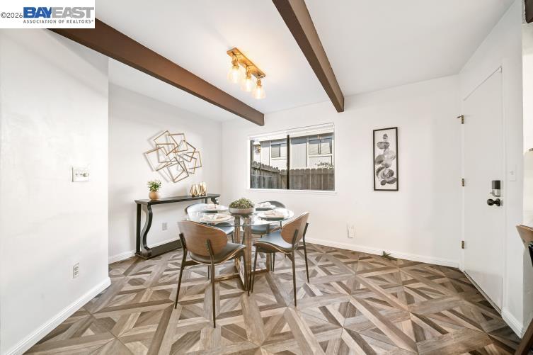 Detail Gallery Image 6 of 29 For 347 E T St, Benicia,  CA 94510 - 2 Beds | 1/1 Baths