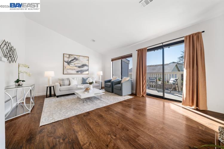 Detail Gallery Image 9 of 29 For 347 E T St, Benicia,  CA 94510 - 2 Beds | 1/1 Baths