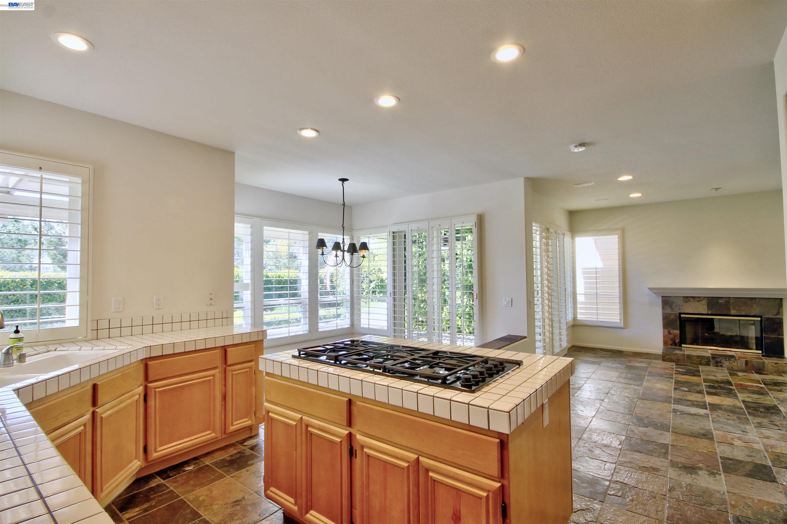 Detail Gallery Image 3 of 18 For 45315 Camino Monzon, Temecula,  CA 92592 - 4 Beds | 3 Baths