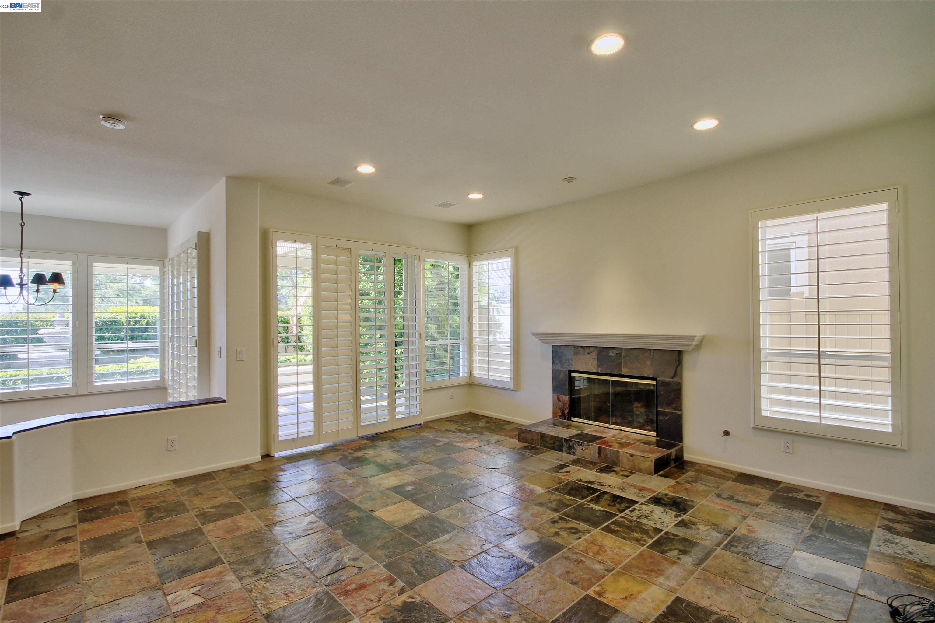 Detail Gallery Image 6 of 18 For 45315 Camino Monzon, Temecula,  CA 92592 - 4 Beds | 3 Baths