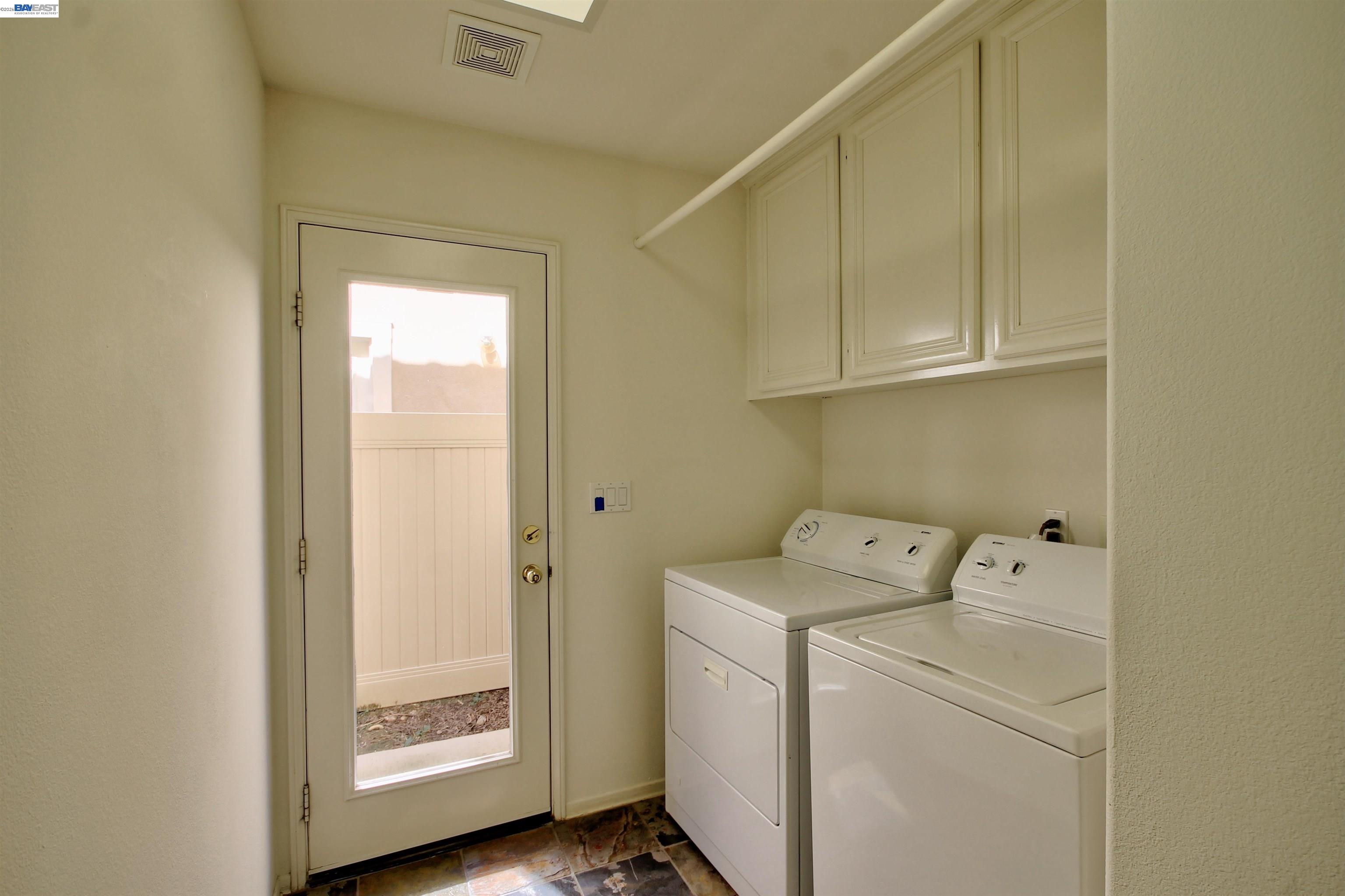 Detail Gallery Image 8 of 18 For 45315 Camino Monzon, Temecula,  CA 92592 - 4 Beds | 3 Baths