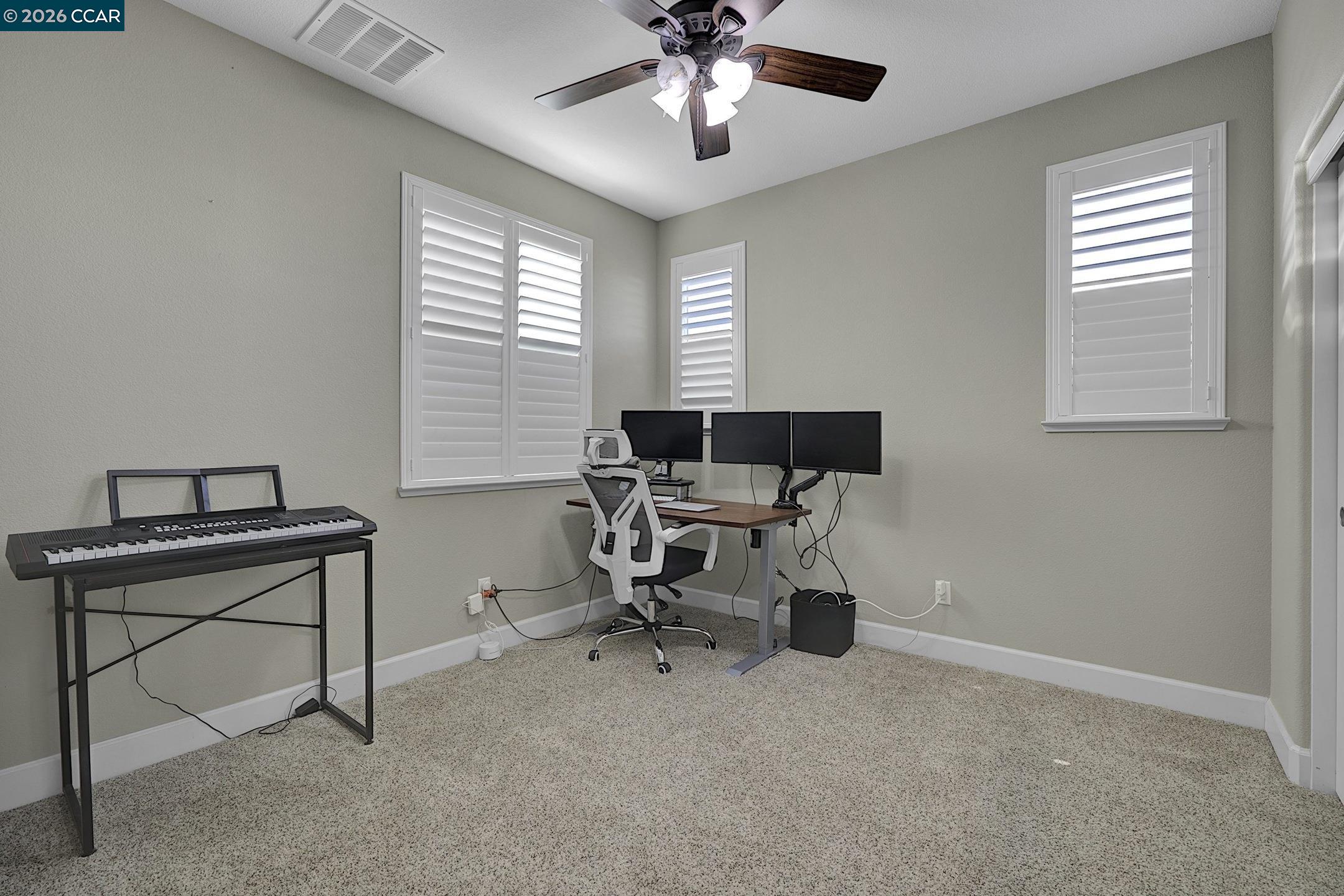 Detail Gallery Image 11 of 33 For 332 Misty Cir, Livermore,  CA 94550 - 5 Beds | 3 Baths