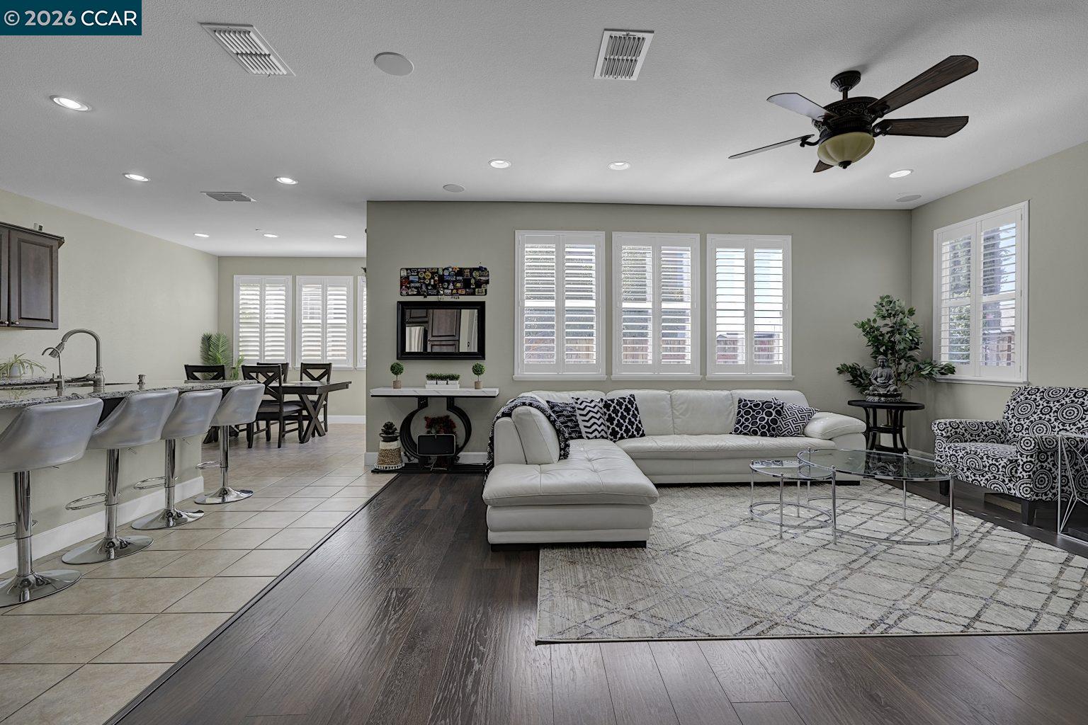 Detail Gallery Image 4 of 33 For 332 Misty Cir, Livermore,  CA 94550 - 5 Beds | 3 Baths