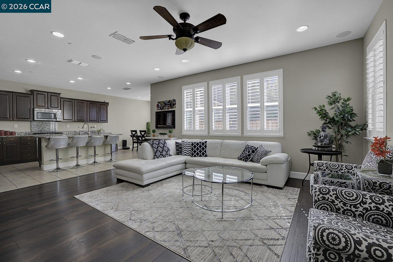 Detail Gallery Image 6 of 33 For 332 Misty Cir, Livermore,  CA 94550 - 5 Beds | 3 Baths