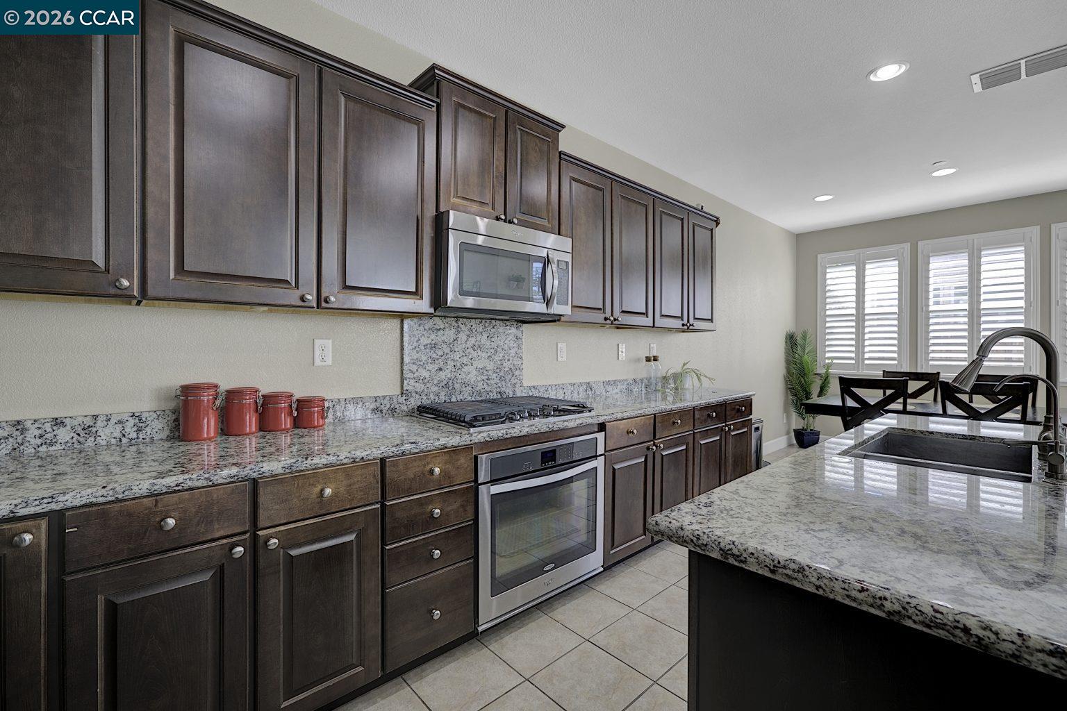 Detail Gallery Image 8 of 33 For 332 Misty Cir, Livermore,  CA 94550 - 5 Beds | 3 Baths