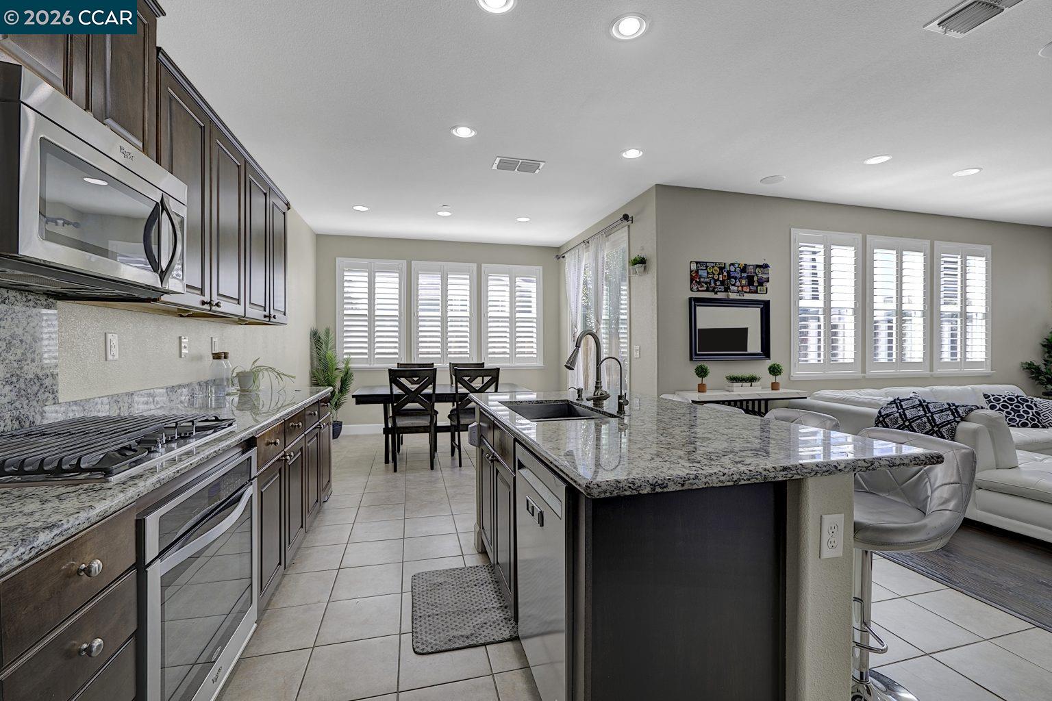 Detail Gallery Image 9 of 33 For 332 Misty Cir, Livermore,  CA 94550 - 5 Beds | 3 Baths