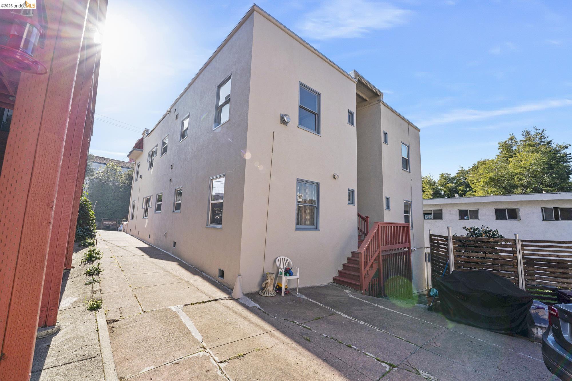 Detail Gallery Image 3 of 27 For 256 29th St, Oakland,  CA 94611 - – Beds | – Baths