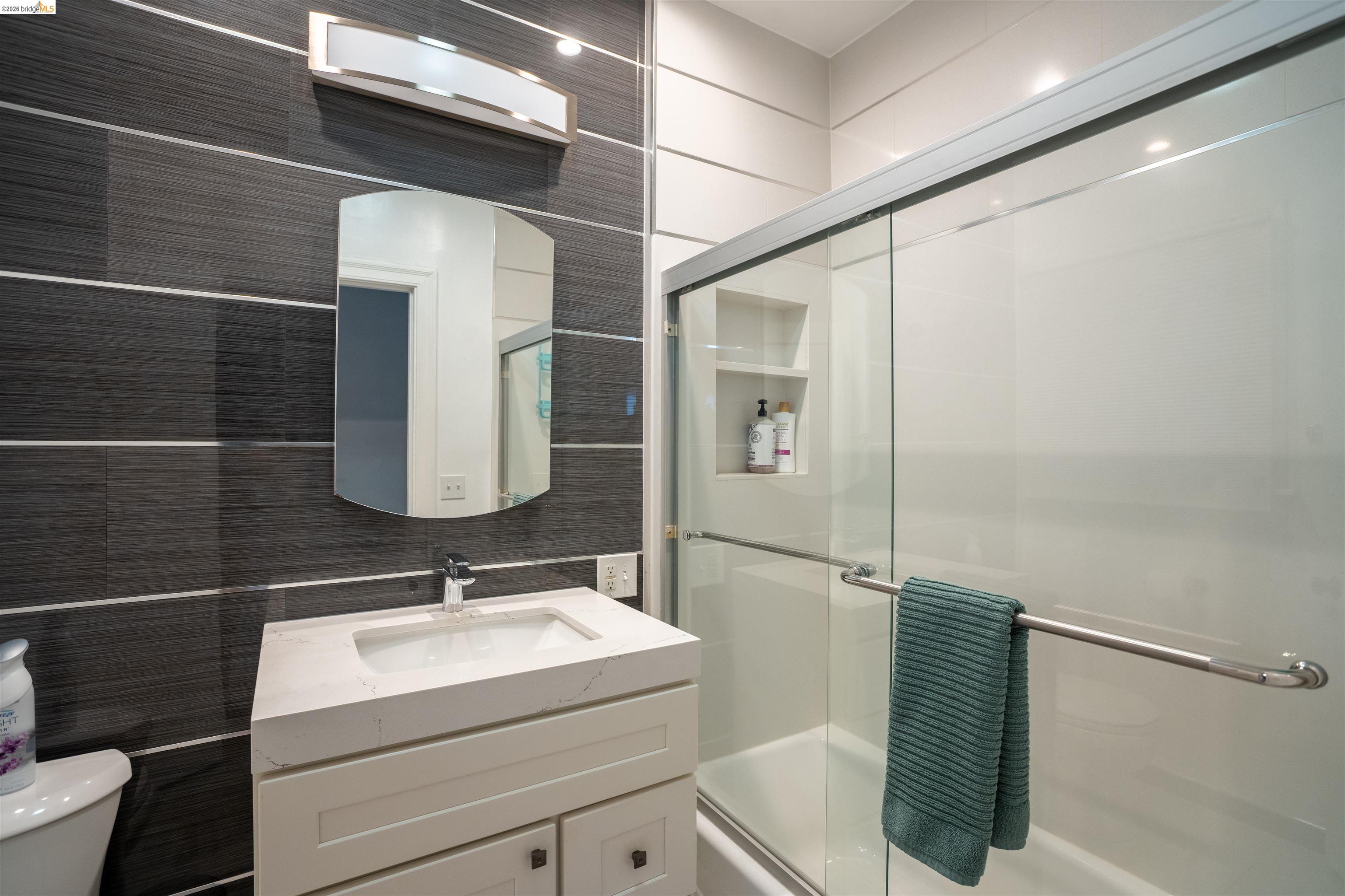 Detail Gallery Image 24 of 27 For 256 29th St, Oakland,  CA 94611 - – Beds | – Baths